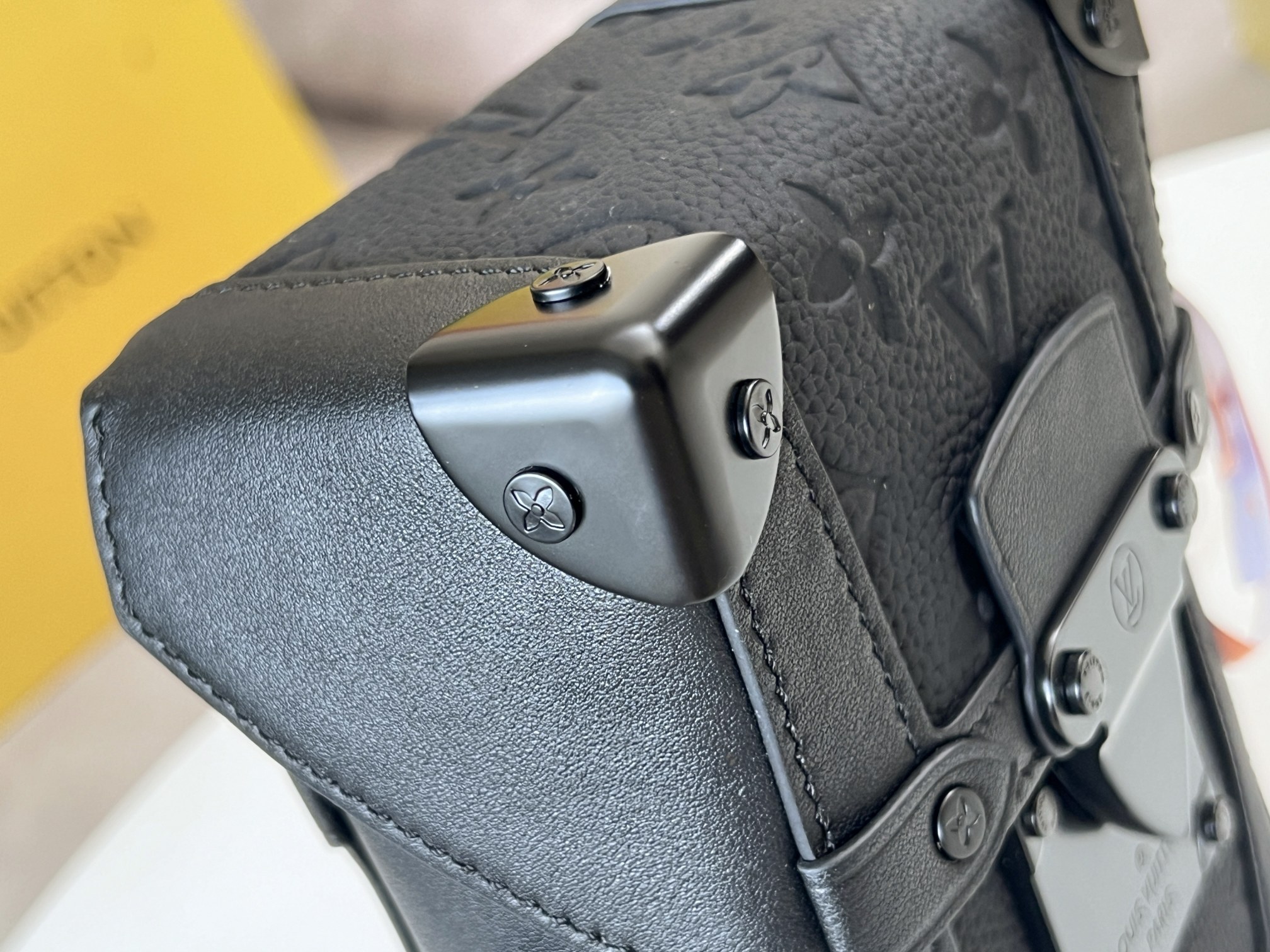 NO:204938,Top original single-variable code chip] upgraded version exclusive high-definition real-photo model M82070 embossed camera bag black embossed, LV [top original list], louis vuitton19860909顶级原单变码芯片】升级版独家高清实拍型号M82070压花相机包 黑压花,LV【顶级原单】,louis vuitton,Bag