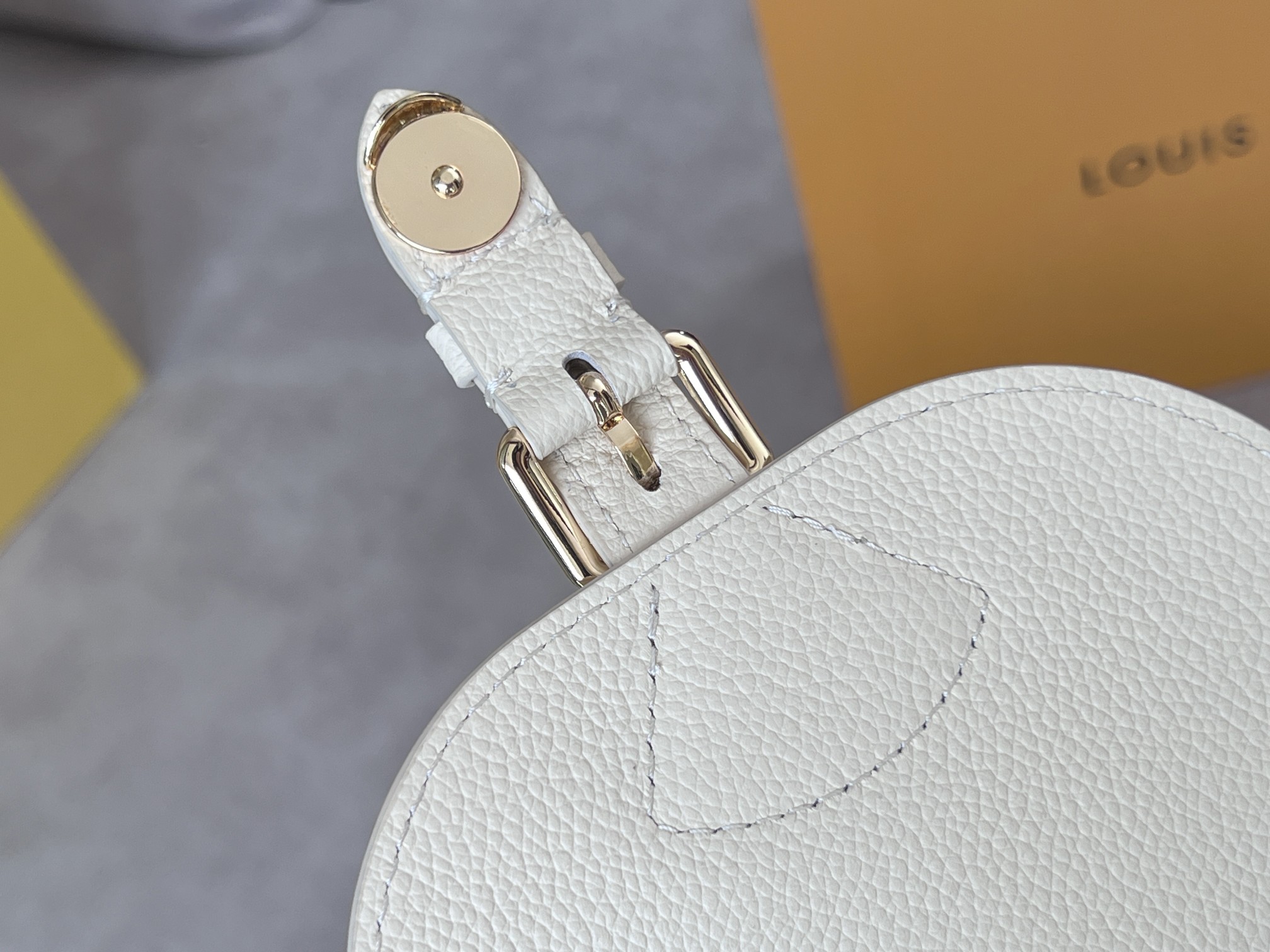 NO:199299,[Coding chip, all steel hardware] Model M47106 meter white embossed backu backpack, LV [top original list], louis vuitton19860909【编码芯片,全钢五金】型号M47106米白压花本backu 双肩包,LV【顶级原单】,louis vuitton,Bag