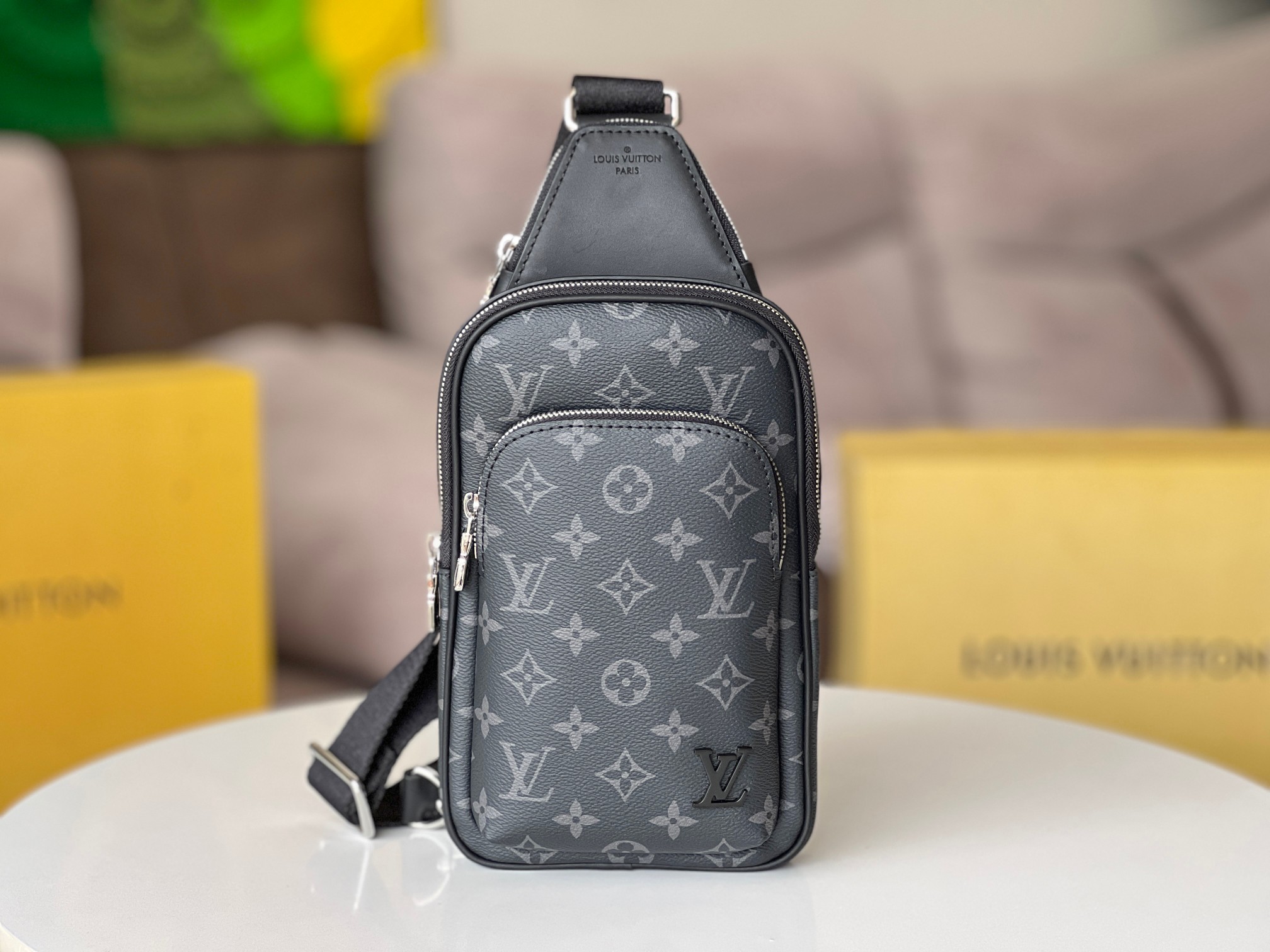 NO:200866,All-steel hardware coded chip model 47137 black flower breast bag This Avenue small shoulder bag uses Monogram Eclipse coated canvas to explore the trend of crossbody travel with a delicate configuration. The inner bag of the main compartment ensures stable storage, and the outer zippered bag is convenient for common items. A triangle zippered bag is provided at the connection between the shoulder strap and the handbag. 16 x 33 x 5.7 cm (length x height x width), LV [top original list], christian louboutin, louis vuitton, shoulder bags19860909全钢五金编码芯片型号47137黑花胸包本款 Avenue 小号单肩包选用 Monogram Eclipse 涂层帆布,以精巧构型探索斜挎出行的潮流意趣.主隔层内袋确保稳妥收纳,拉链外袋方便取放常用物品.肩带与手袋衔接处设有三角形拉链袋. 16 x 33 x 5.7厘米 (长度 x 高 x 宽),LV【顶级原单】,christian louboutin,louis vuitton,shoulder bags,Bag