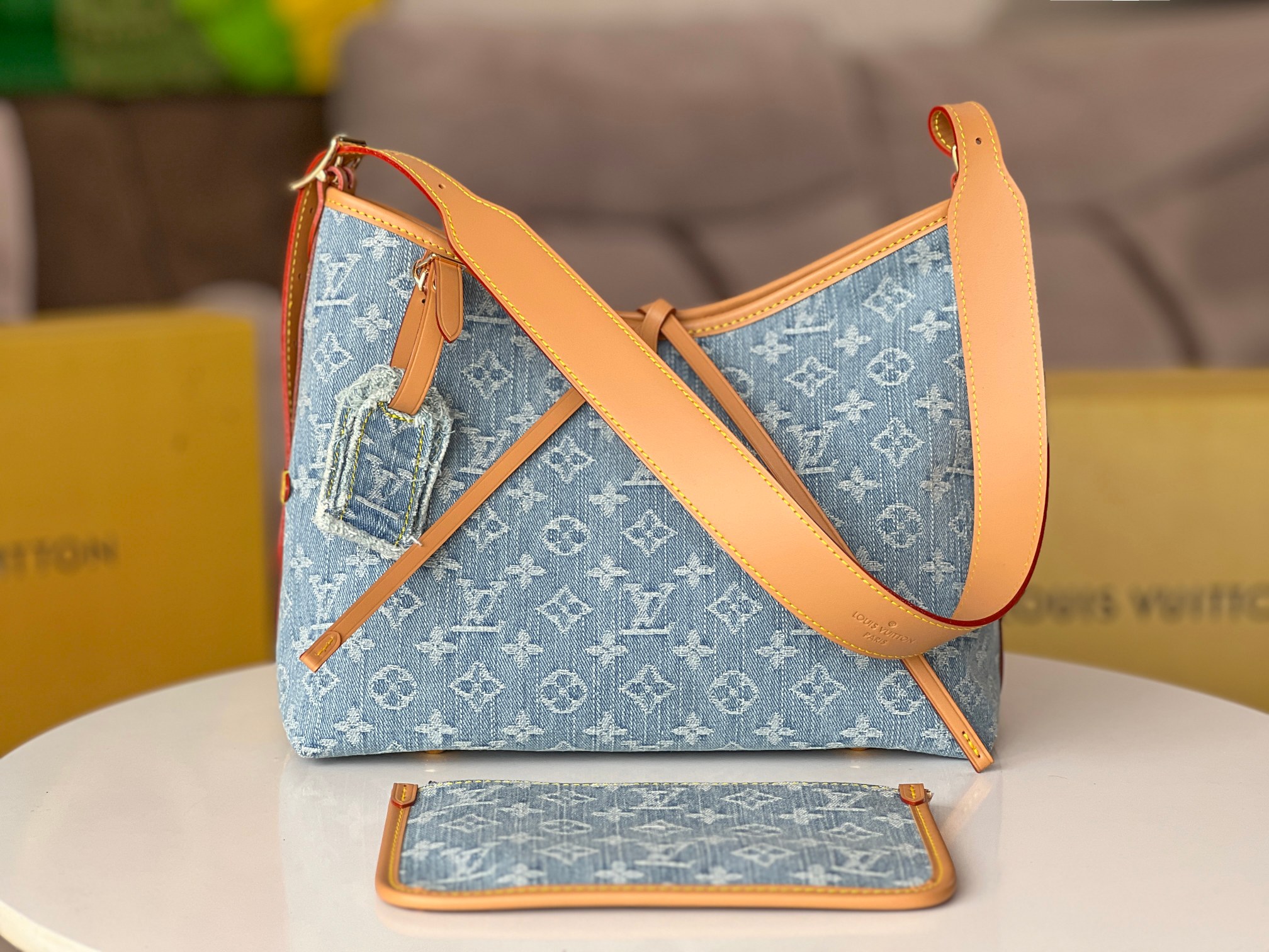 NO:206725,Genuine grade all-steel hardware coded chip model M111462 Blue small new model (denin denim) CarryAll small handbag is made of Monogram canvas and leather trim, making it a close companion for urban life. The abundant configuration is equipped with a neat inner layer, and the large inner bag adds functional elements. Monogram canvas zipper clutch is fixed by leather strap. Size 29 x 24 x 12 cm, LV [top original list], louis vuitton, handbag19860909正品级 全钢五金编码芯片型号 M111462 蓝色小号 新款（丹宁牛仔）CarryAll 小号手袋取材 Monogram 帆布和皮革饰边,成就都市生活的贴身伴侣.充裕构型设有齐整内层,大号内袋再添功能元素.Monogram 帆布拉链手拿包通过皮革带固定.尺寸29 x 24 x 12 厘米,LV【顶级原单】,louis vuitton,handbag,Bag