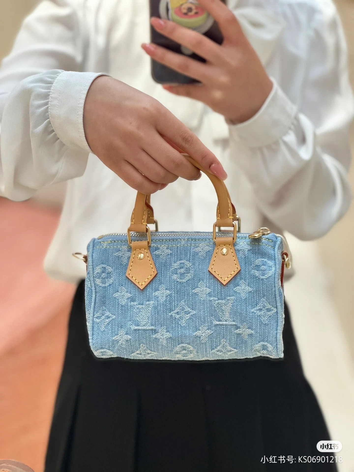 NO:202432,Original single-item all-steel hardware model M11212 light blue denim jeans pillow bag seedy series NANO SEEDY handbag This Nano Seedy handbag is made of cotton tannin woven into Monogram pattern, and it has a retro style after bleaching and sand washing. Cowhide leather shaped handles and removable and adjustable shoulder straps, giving a subtle old-fashioned effect. Size 16 x 10 x 7.5 cm @003,LV [top original list],louis vuitton,cowhide19860909原单品馆全钢五金型号M11212浅蓝丹宁牛仔 枕头包seedy系列 NANO SEEDY 手袋 本款 Nano Seedy 手袋为棉质丹宁织就 Monogram 图案,经漂白和砂洗后呈现复古风范.牛皮革塑造手柄和可拆卸并调节的肩带,呈现微妙做旧效果. 尺寸16 x 10 x 7.5 厘米@003,LV【顶级原单】,louis vuitton,cowhide,Bag