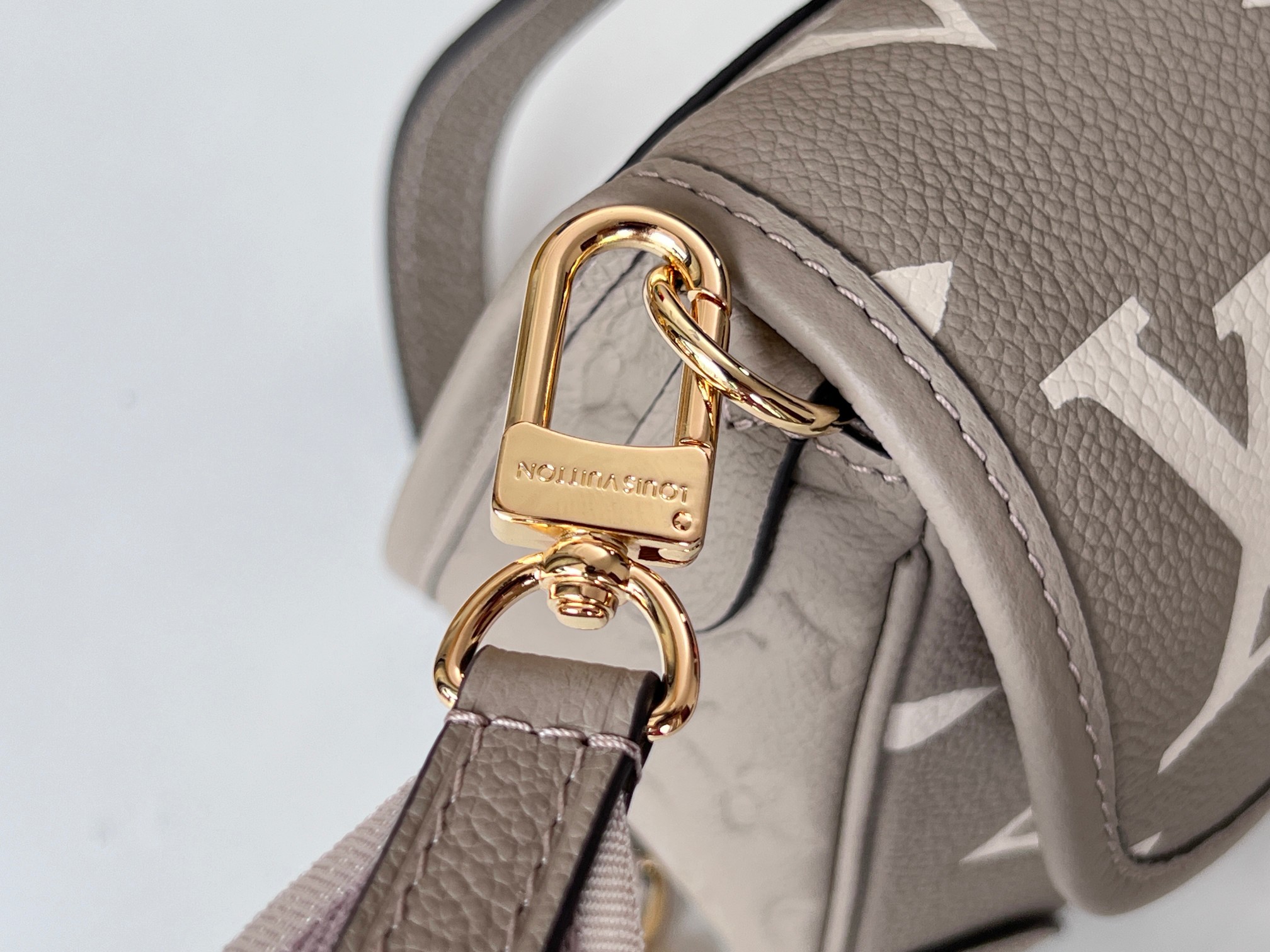 NO:200373,Original leather model M46583 khaki Diane handbag more details...,LV [top original list],louis vuitton19860909原厂皮型号M46583卡其本款 Diane 手袋更多细节……,LV【顶级原单】,louis vuitton,Bag