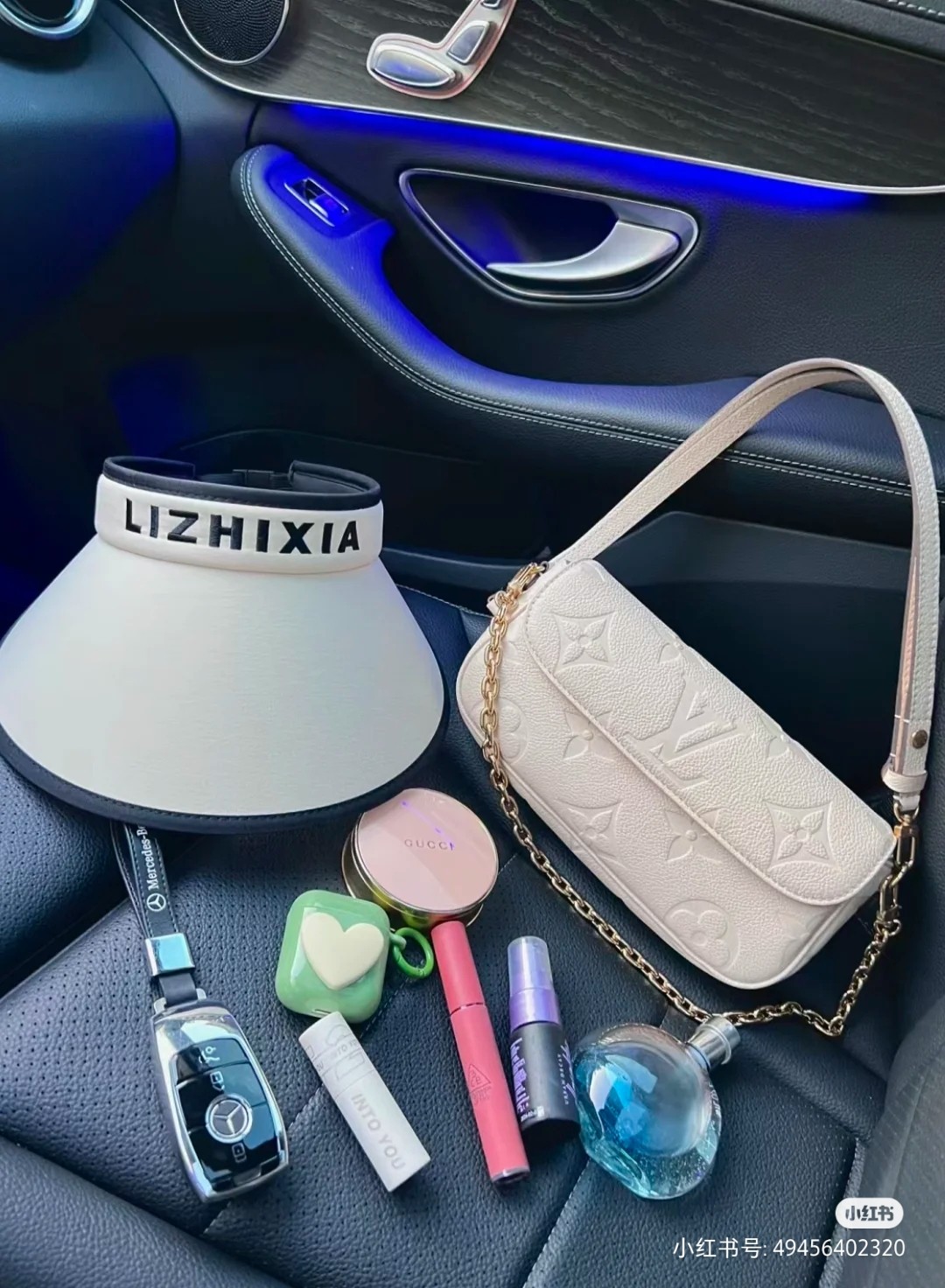 NO:210047,Original single-quality all-steel hardware model M82154 black, M82210 white, M82211 khaki, LVYY underarm bag, this Wallet on Chain Ivy handbag is made of Monogram Emreinte grain leather, with large Monogram pattern imprinted on it. It can be held in hand or used with a short shoulder chain, or it can be tied with adjustable leather shoulder straps to create a leisurely crossbody shape. It is suitable for both day and night. 23.5 x 12 x 4.3 cm (length x height x width) @00360000, LV [top original single], louis vuitton19860909原单品质全钢五金型号M82154黑,M82210白,M82211卡其,LVYY腋下包,本款 Wallet on Chain Ivy 手袋取材 Monogram Emreinte 粒面皮革,其上压印大号 Monogram 图案.可手拿或利用链条短肩背,亦可系上可调节皮革肩带,打造悠闲斜挎造型.昼夜场合皆宜. 23.5 x 12 x 4.3厘米 (长度 x 高 x 宽)@00360000,LV【顶级原单】,louis vuitton,Bag