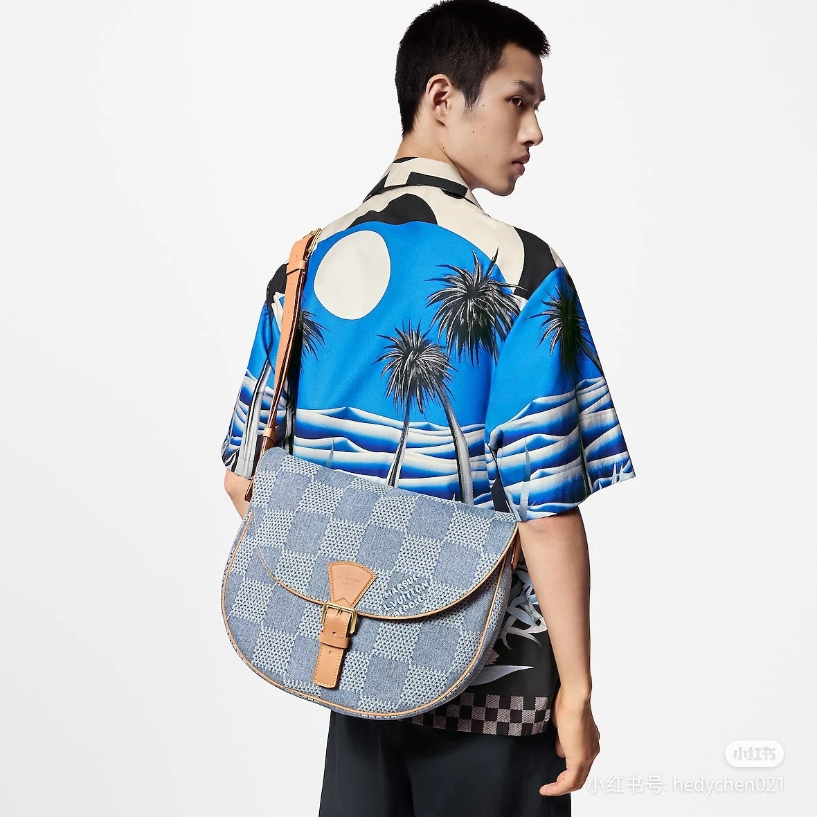 NO:205029,Original single top [Montsouris medium-sized postman bag] Model N40743 blue (plaid denim) Select Damier Denim 3D cotton canvas to create a rounded silhouette, making the unique plaid texture soft texture. Montsouris buckle and shoulder straps finish the touch of classic details. Size 35 x 29 x 12 cm.@00050000,LV [top original single],louis vuitton19860909原单顶级【Montsouris 中号邮差包】型号N40743蓝色（格子牛仔） 选用 Damier Denim 3D 棉质帆布塑造圆润廓形,令别致格纹肌理呈现柔软质感.Montsouris 搭扣和肩带点睛经典细节. 尺寸35 x 29 x 12 厘米.@00050000,LV【顶级原单】,louis vuitton,Bag