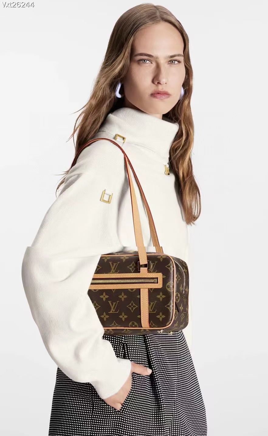 NO:199513,The details of the version are perfect original single quality [CIT handbags, medieval] M46321 old-fashioned Cité handbag is based on the rectangular handbag of the same name collected by Louis Vuitton, and uses Monogram canvas to create a soft configuration. The long handle is convenient for shoulders, leather side straps, zippered front pockets and large zipper heads add youthful vitality. Size 26 x 16 x 11 cm, LV [top original single], louis vuitton, louis vuitton19860909对版开发细节完美原单品质【CIT 手袋 中古】M46321老花 Cité 手袋以路易威登典藏的同名矩形手袋为蓝本,采用 Monogram 帆布塑造柔软构型.长手柄方便肩背,皮革侧带、拉链前袋和大号拉链头倍添青春活力 尺寸26 x 16 x 11 厘米,LV【顶级原单】,louis vuitton,louis vuitton,Bag