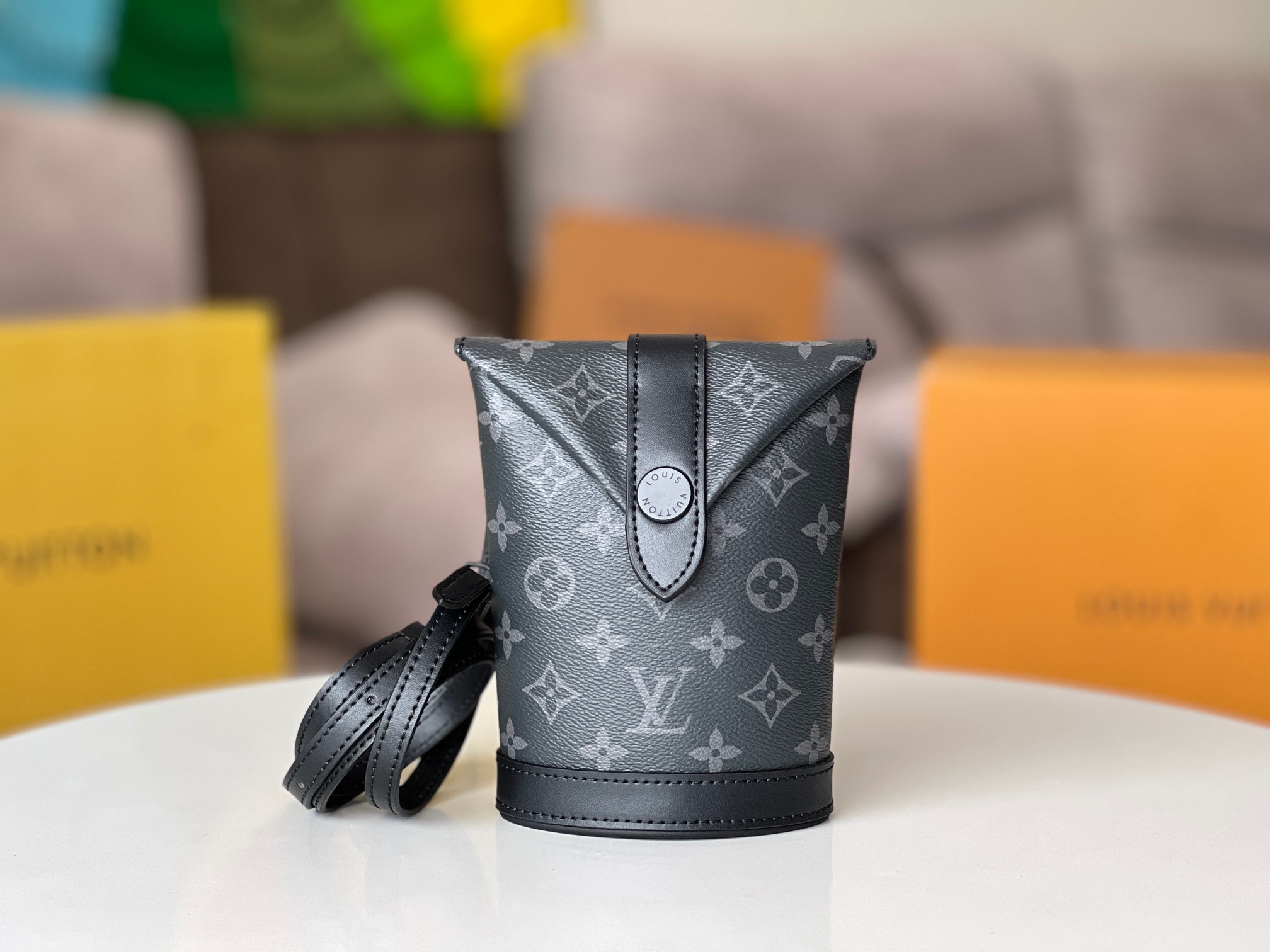 NO:394993,Special clearance, Top original single code chip all steel hardware model: M11613 black flower Envelope Pouch handbag is soft Monogram Eclipse canvas, inspired by vertical lines and light design. The inscription magnetic buckle easily opens the triangle flap, fits the body with exquisite configuration to achieve a daily choice. 12.5 x 18 x 8.5 cm (length x height x width), LV [top original], louis vuitton19860909特价清仓,,顶级原单编码芯片全钢五金型号:M11613黑花本款 Envelope Pouch 手袋取材柔软 Monogram Eclipse 帆布,以竖向线条和轻盈设计演绎经典信封式手袋的灵感启发.铭纹磁扣轻松开启三角形翻盖,贴合身体的玲珑构型成就日常佳选.12.5 x 18 x 8.5厘米(长度 x 高 x 宽),LV【顶级原单】,louis vuitton,Bag