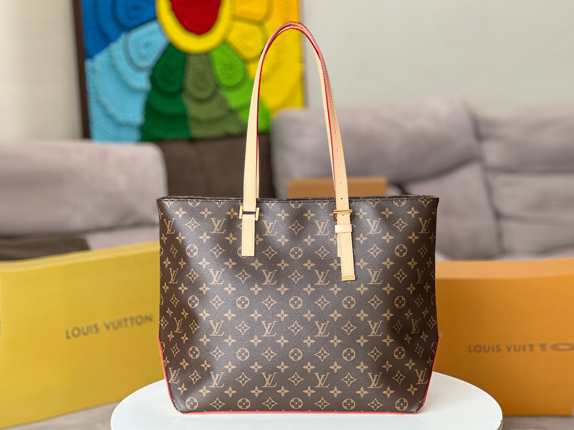 NO:207842,Genuine grade top-level original single-code chip all-steel hardware, [MEZZO handbag] model M47134 This model Mezzo handbag takes inspiration from the original design of the era, with neat configuration and side triangle leather to highlight the classic style of Monogram pattern, and then injected modern meaning with asymmetric handles. The medium size fits the fashion trend of large handbags, and can easily store commuting and traveling needs. Size 43 x 33 x 16 cm, LV [top original list], louis vuitton19860909正品级 顶级原单变码芯片全钢五金,【MEZZO 手袋】型号 M47134本款 Mezzo 手袋向 年代的原版设计采撷灵感,以利落构型和侧面三角皮革烘托 Monogram 图案的经典格调,再借不对称手柄注入摩登意味.中号尺寸契合大型手袋的时尚潮流,可轻松收纳通勤和出游所需. 尺寸43 x 33 x 16 厘米,LV【顶级原单】,louis vuitton,Bag