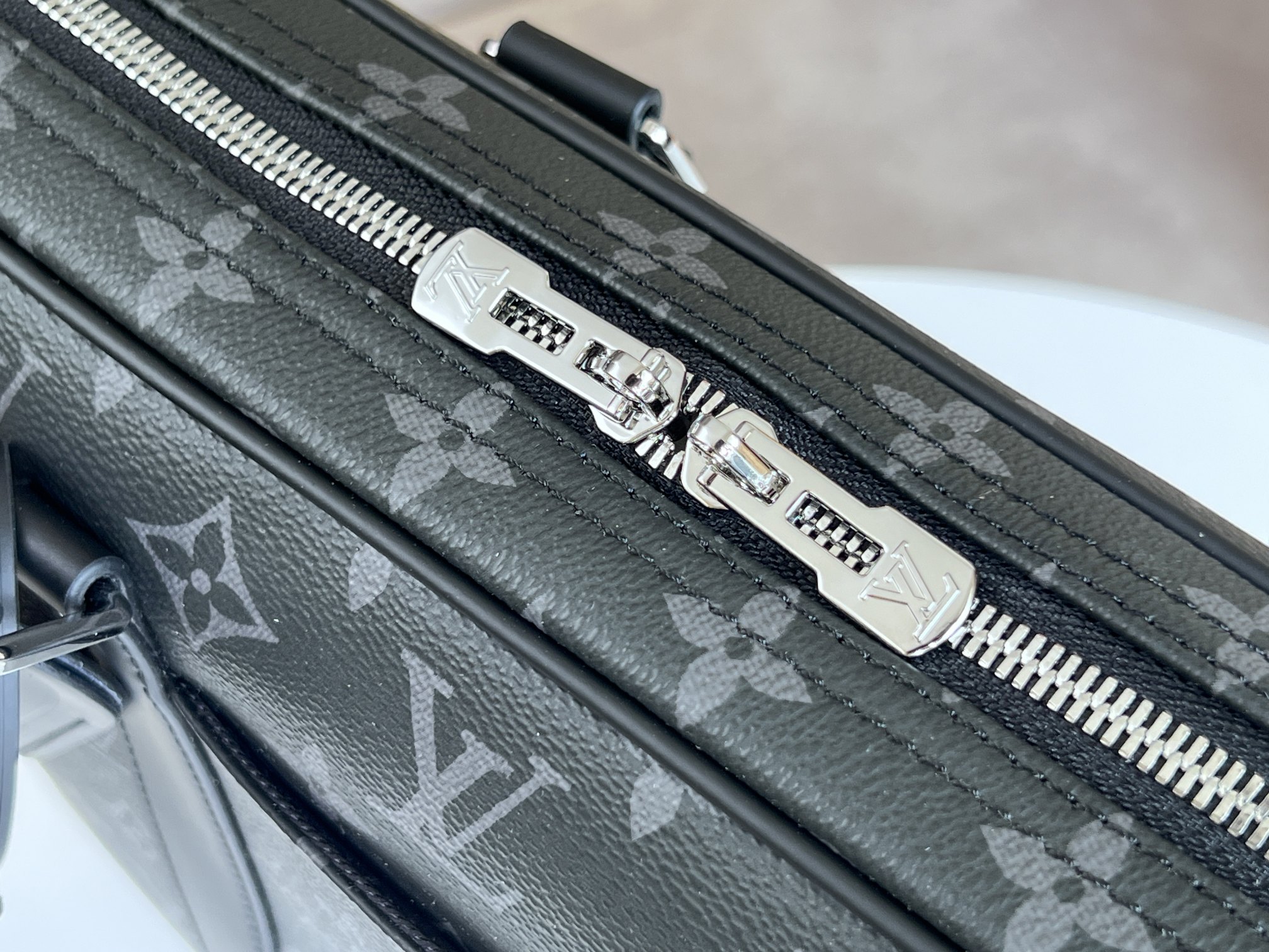 NO:676523,Top original order transcoding chip all steel hardware, M46457 black flower men's bag briefcase series This Voyage small briefcase, LV [top original order], louis vuitton19860909顶级原单变码芯片全钢五金, M46457黑花男包公文包系列 本款 Voyage 小号公文包,LV【顶级原单】,louis vuitton,Bag