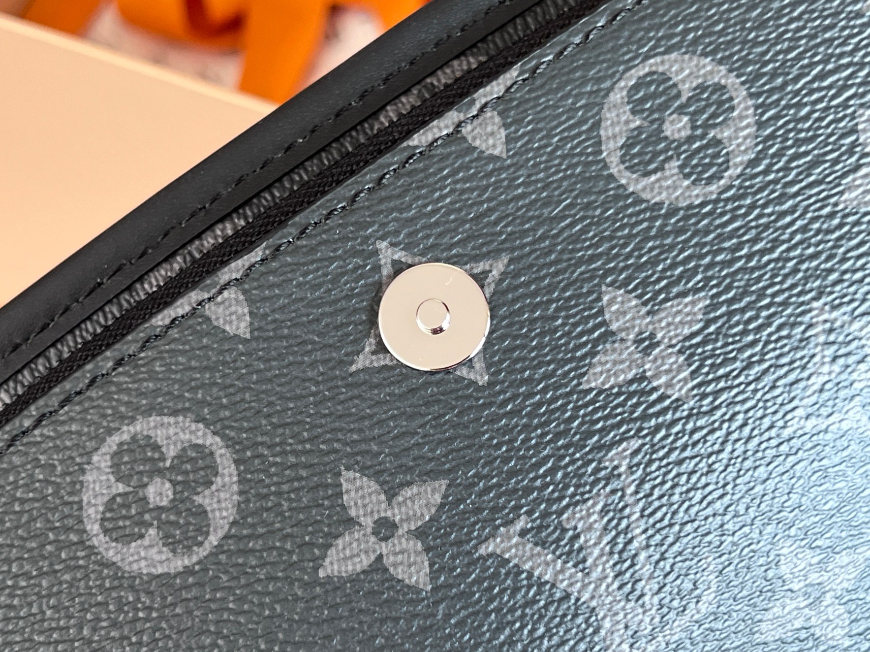 NO:206717,Top original single all-steel hardware variable code chip model 12681 dual-color postman bag ulse postman bag, more details..., LV [top original list], louis vuitton19860909顶级原单全钢五金变码芯片型号12681双色邮差包 ulse 邮差包,更多细节……,LV【顶级原单】,louis vuitton,Bag