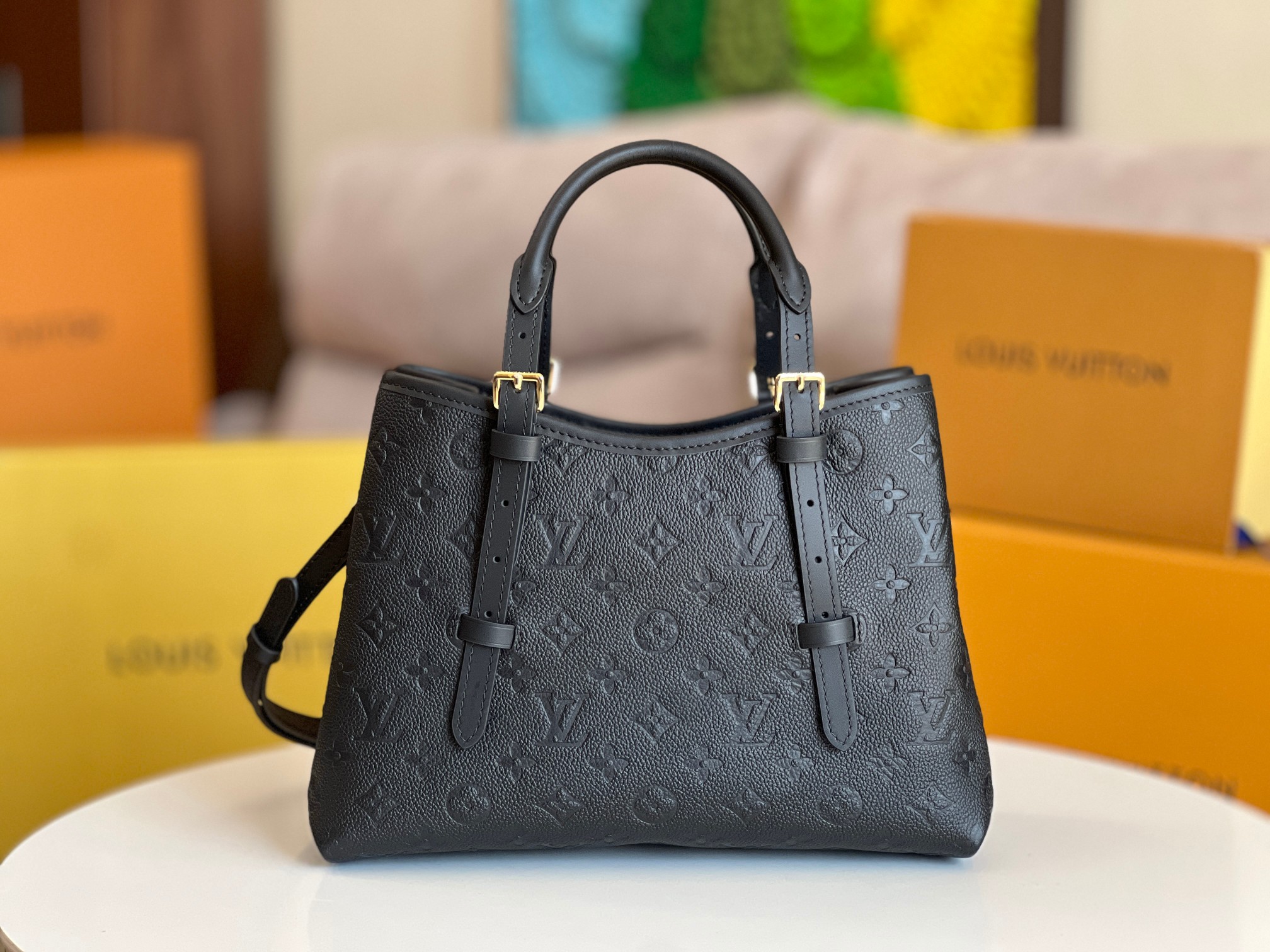 NO:212758,The variable code chip all-steel hardware top layer cowhide model M11393 black Babylone Tote handbag traces the origin of Paris Babylone trendy community, chooses delicate cowhide leather to outline neat lines to provide plenty of space to store travel needs. The central zipper bag is equipped with an adjustable handle to achieve long and short shoulders. Monogram Empreinte embossed cowhide, cowhide trim, microfiber lining, metal piece, central zipper bag, patch pocket, can store smartphone, short wallet and key, double handle!  !  Size: 31x21.5x13CM, LV [top original list], louis vuitton, cowhide19860909变码芯片全钢五金头层牛皮型号M11393黑本款 Babylone Tote 手袋溯源巴黎 Babylone 潮流社区,选用细腻牛皮革勾勒利落线条,以充裕空间收纳出行所需.内设中央拉链袋,可调节手柄实现长短肩背.Monogram Empreinte 压纹牛皮革一牛皮革饰边一微纤维内衬一金属件一中央拉链袋一贴袋一可收纳智能手机、短款钱夹和钥匙一手柄双手柄！！尺寸:31x21.5x13CM,LV【顶级原单】,louis vuitton,cowhide,Bag