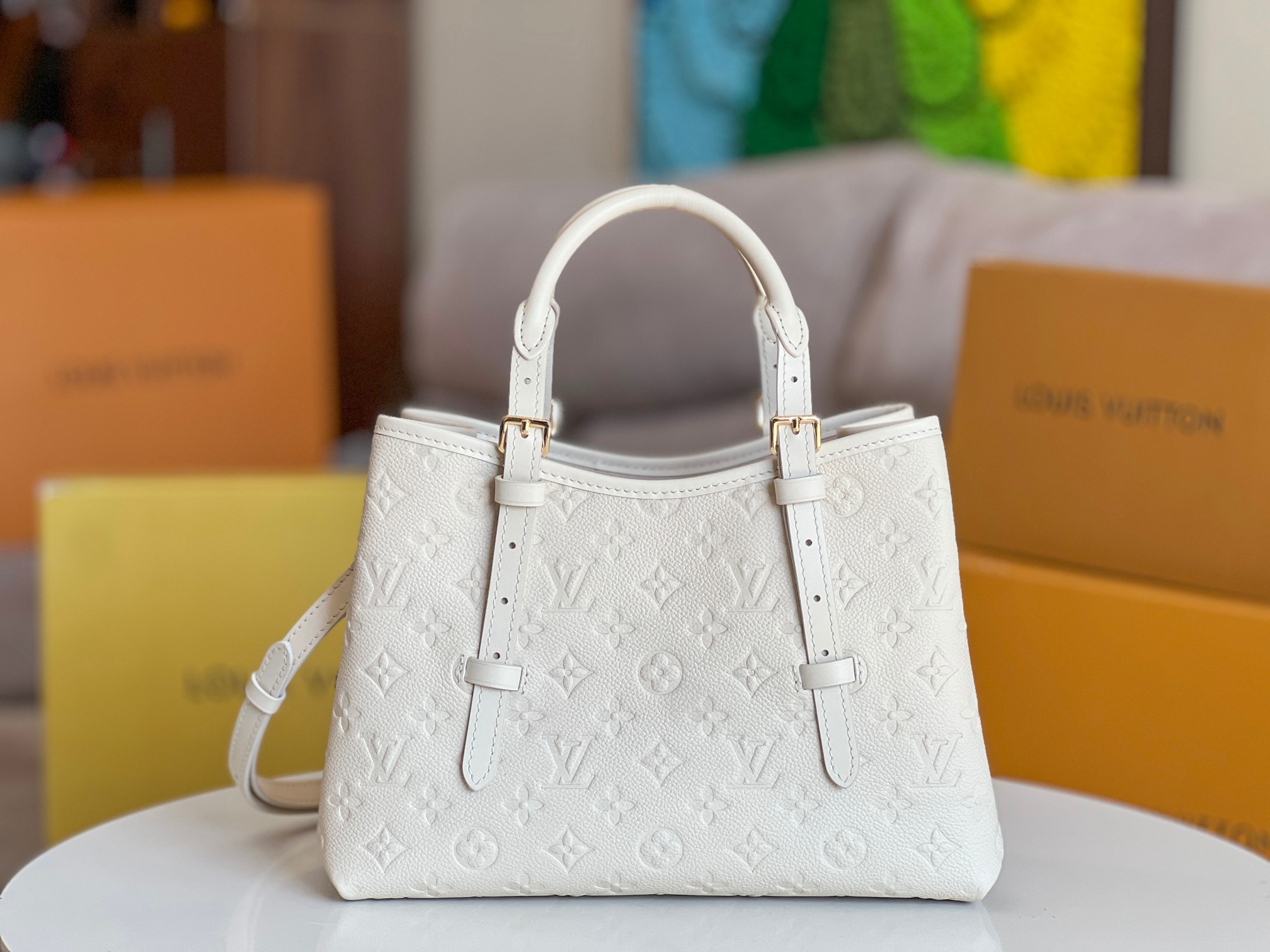 NO:212770,The variable code chip all-steel hardware top layer cowhide model M11394 m white Babylone Tote handbag traces origin in Paris Babylone trendy community, chooses delicate cowhide leather to outline neat lines to provide plenty of space to store travel needs. The central zipper bag is equipped with an adjustable handle to achieve long and short shoulders. Monogram Empreinte embossed cowhide, cowhide trim, microfiber lining, metal piece, central zipper bag, patch pocket, can store smartphone, short wallet and key, double handle!  !  Size: 31x21.5x13CM, LV [top original list], louis vuitton, cowhide19860909变码芯片全钢五金头层牛皮型号M11394米白本款 Babylone Tote 手袋溯源巴黎 Babylone 潮流社区,选用细腻牛皮革勾勒利落线条,以充裕空间收纳出行所需.内设中央拉链袋,可调节手柄实现长短肩背.Monogram Empreinte 压纹牛皮革一牛皮革饰边一微纤维内衬一金属件一中央拉链袋一贴袋一可收纳智能手机、短款钱夹和钥匙一手柄双手柄！！尺寸:31x21.5x13CM,LV【顶级原单】,louis vuitton,cowhide,Bag