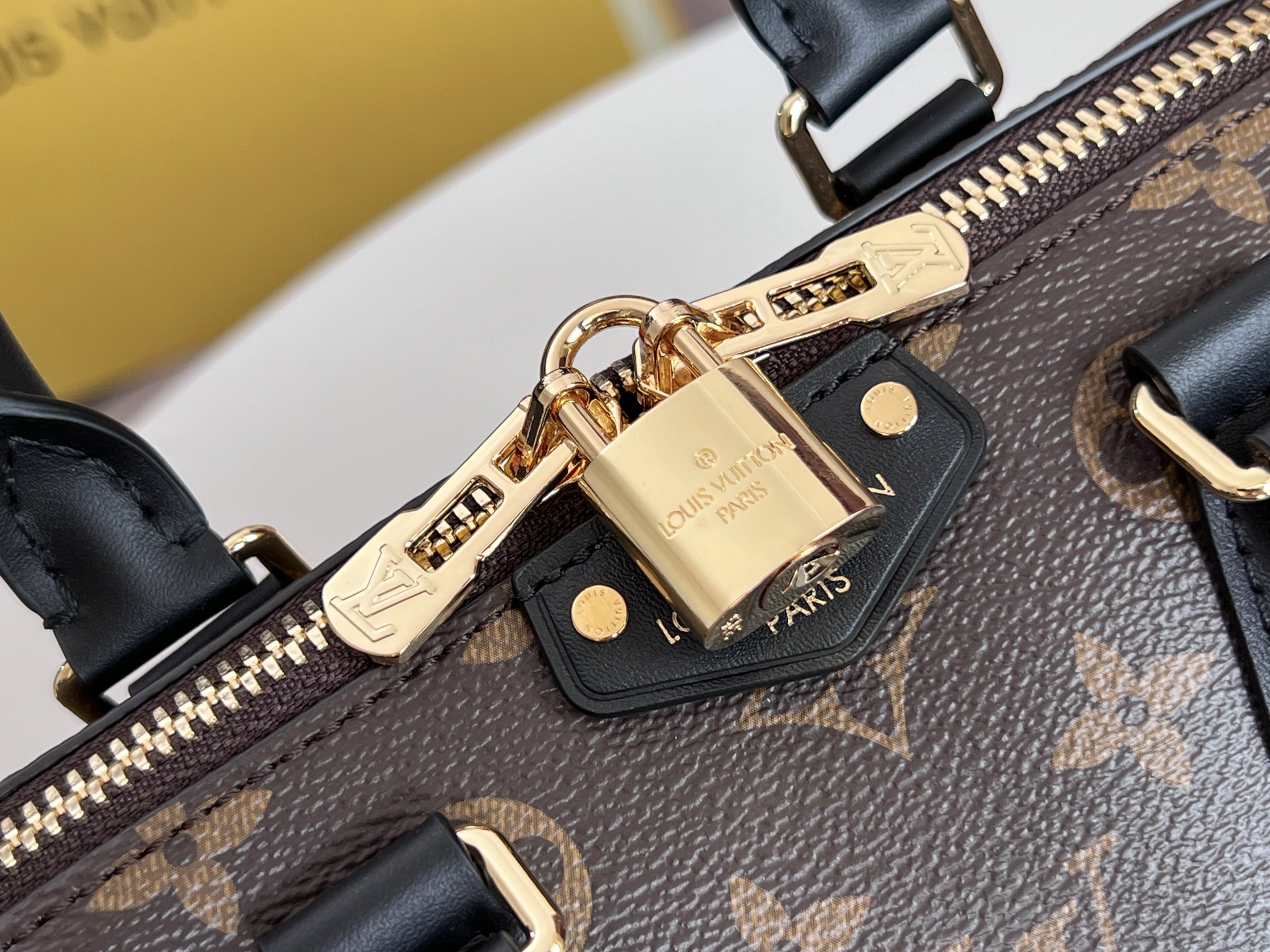 NO:209931,The version development of variable code chip @ all steel hardware lv pillow this season louis vuitton show model, model M13146 presbyopia lv2025 early spring series] cool black leather and small presbyopia fashion masters, LV [top original list], louis vuitton, louis vuitton19860909对版开发变码芯片@全钢五金 lv枕头这一季louis vuitton秀款,型号M13146老花 lv2025早春系列]酷黑皮革与小巧老花时尚达人们,LV【顶级原单】,louis vuitton,louis vuitton,Bag