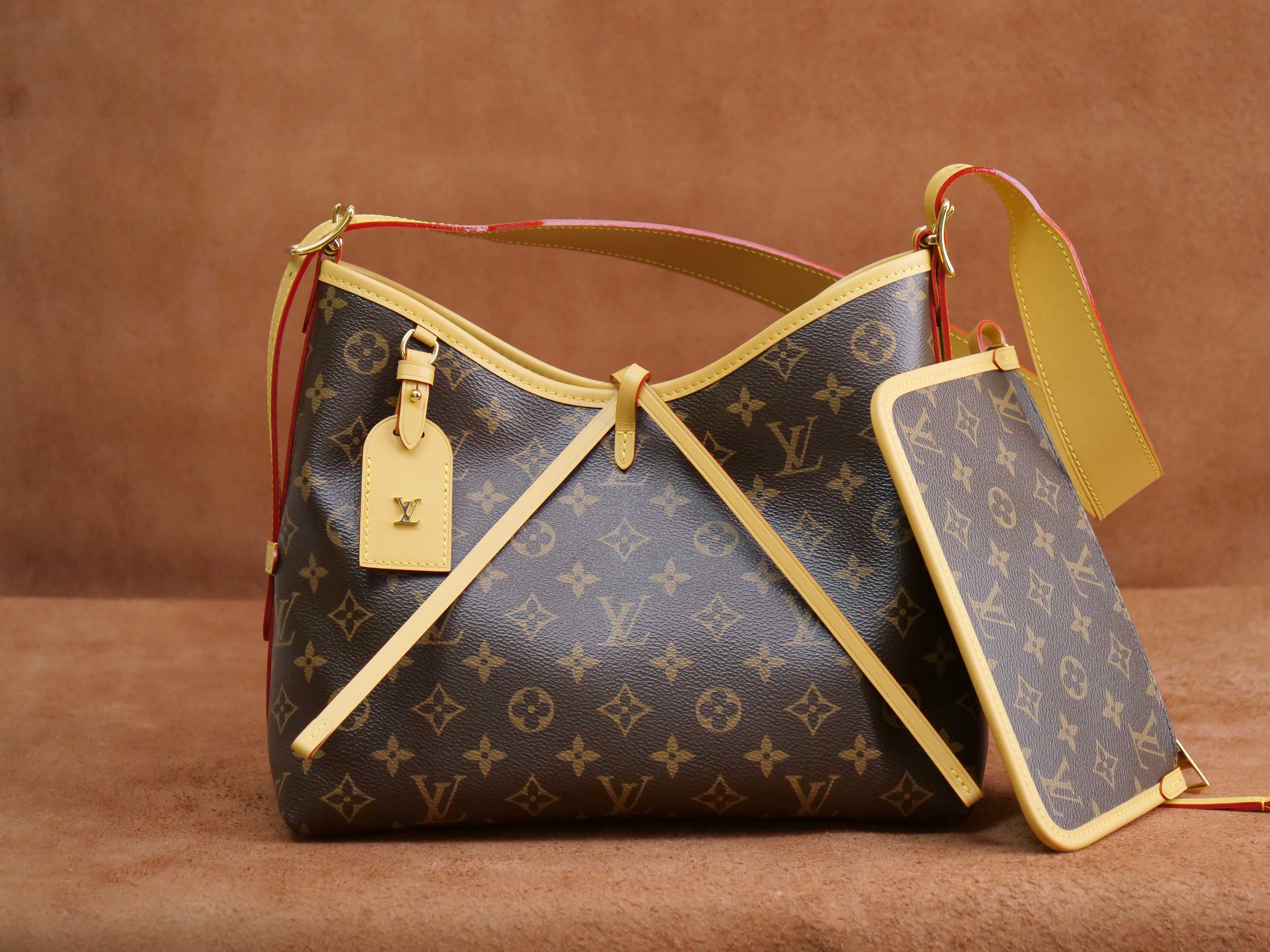 NO:557106,Exclusive real shot 163 chip imported fabric duty-free packaging Model: M46203 Exclusive real shot, the real thing is consistent with the picture, carryall small handbag is made of monogram canvas and leather trim, making it a close companion for urban life. The ample configuration has a neat inner layer, and the large inner bag adds functional elements. The monogram canvas zippered clutch is fixed by a leather strap. Dimensions 29.0 x 24.0 x 12.0 cm (length x height)  x width), LV [top original order], louis vuitton, handbag19860909独家实拍163芯片进口面料免税包装 型号；M46203 独家实拍,实物与图片一致,carryall 小号手袋取材 monogram 帆布和皮革饰边,成就都市生活的贴身伴侣.充裕构型设有齐整内层,大号内袋再添功能元素.monogram 帆布拉链手拿包通过皮革带固定.尺寸29.0 x 24.0 x 12.0 厘米 (长 x 高 x 宽),LV【顶级原单】,louis vuitton,handbag,Bag