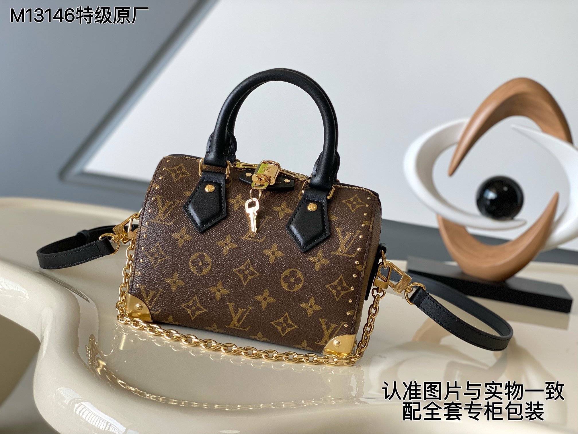 NO:940218,[Special grade all-steel MB original factory] Model: M13146 Exclusive background Look for quality Speedy Trunk handbags 163C01 transcoding chip [Full set of counter packaging] Size: 16*11*20.5CM The leather is genuine OEM Italian A-grade leather, focusing on quality, all-steel hardware, fabrics, handwork, oil edges, A-grade high-quality products, comprehensive upgrades, LV [top original order], Louis Vuitton19860909【特级全钢MB原厂】型号:M13146 独家背景 认准质量 Speedy Trunk 手袋 163C01变码芯片【专柜全套包装】 尺寸:16*11*20.5CM 皮料是正品代工厂意大利A级皮料,专注在于品质、全钢五金、面料、手工、油边、A级高品质出品、全面再次升级、,LV【顶级原单】,louis vuitton,Bag