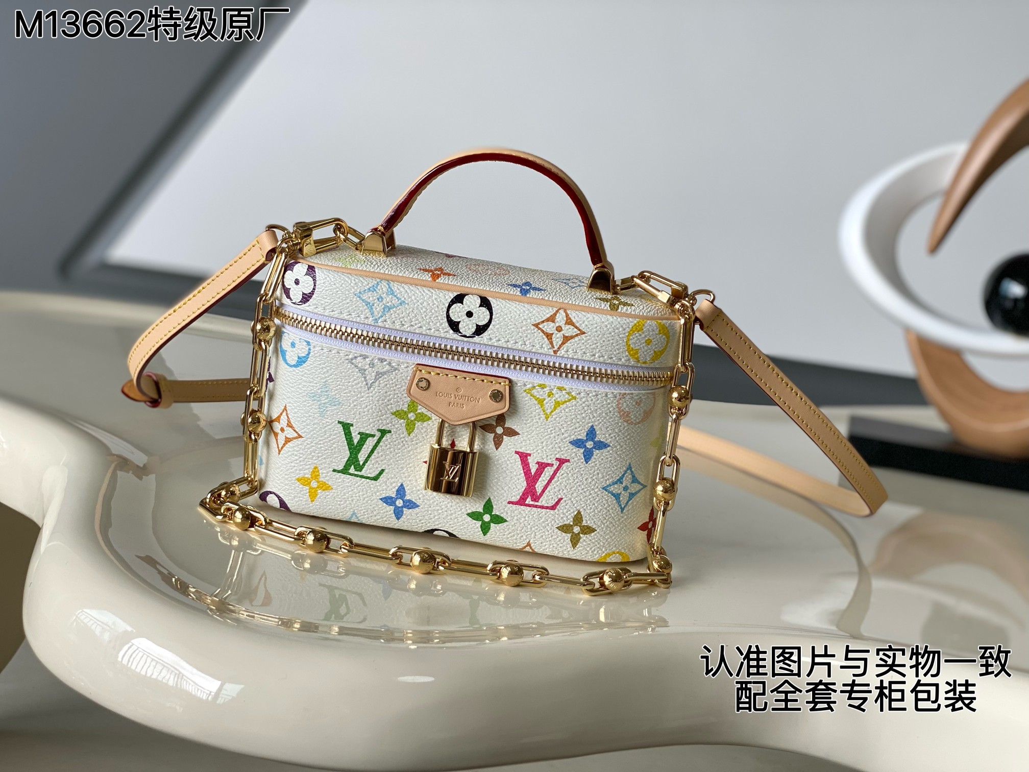 NO:940230,[Special grade all-steel MB original factory] Model: M13662 LV x TM VANITY CHAIN POUCH handbag 163C01 transcoding chip [full set of counter packaging] Size: 19*11.5*6.5CM The leather is genuine OEM Italian A-grade leather, focusing on quality, all-steel hardware, fabrics, handwork, oil edges, A-grade high-quality products, comprehensive upgrades, LV [top original order], louis  vuitton19860909【特级全钢MB原厂】型号:M13662 LV x TM VANITY CHAIN POUCH 手袋 163C01变码芯片【专柜全套包装】 尺寸:19*11.5*6.5CM 皮料是正品代工厂意大利A级皮料,专注在于品质、全钢五金、面料、手工、油边、A级高品质出品、全面再次升级、,LV【顶级原单】,louis vuitton,Bag