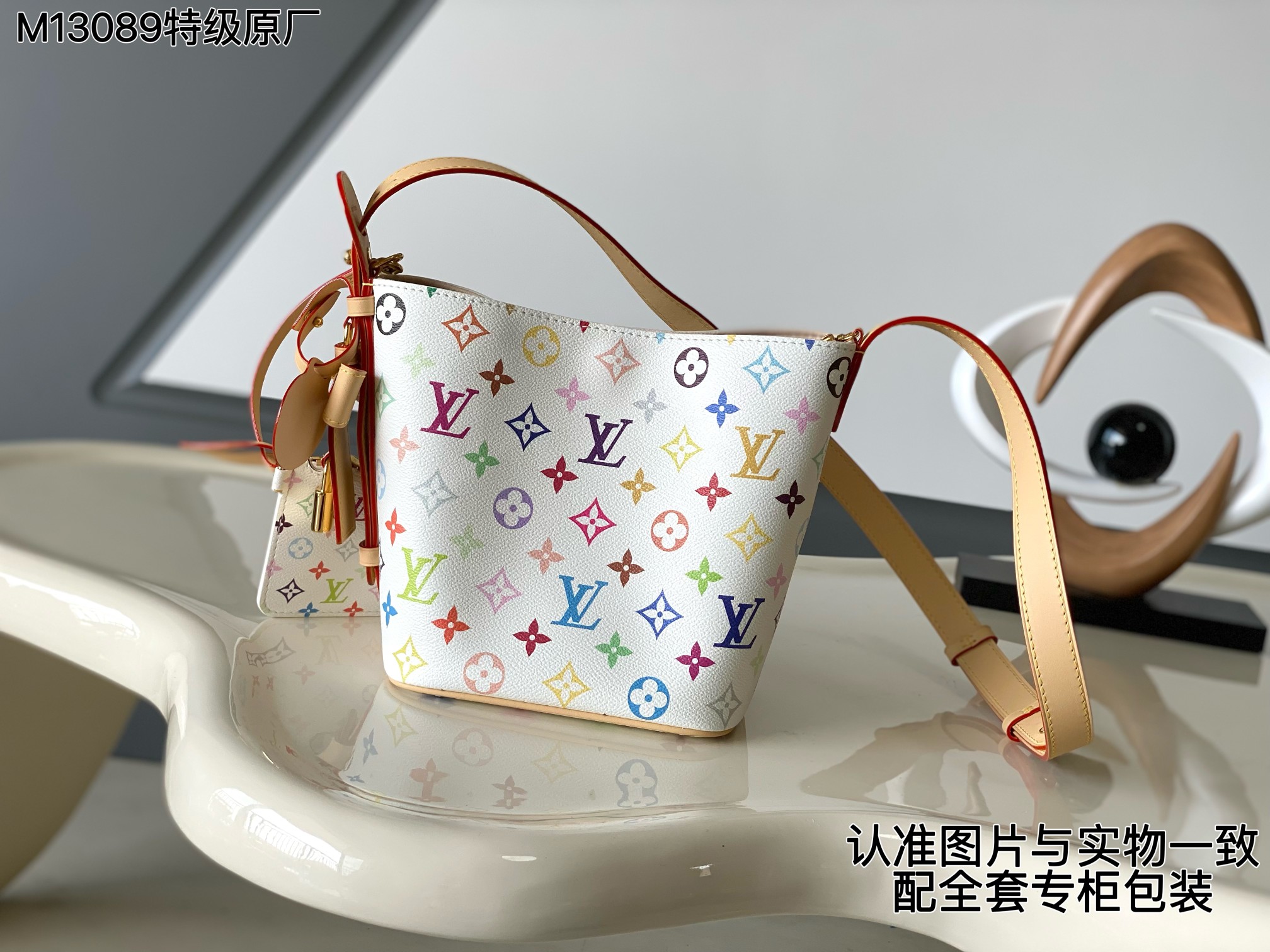NO:940225,[Special grade all-steel MB original factory] Model: M13089 white color LV x TM ALL IN BB bucket handbag 163C01 transcoding chip [full set of counter packaging] Size: 18*12*16CM The leather is genuine OEM Italian A-grade leather, focusing on quality, all-steel hardware, fabrics, handwork, oil edges, A-grade high-quality products, comprehensive upgrades, LV [top original order], louis  vuitton19860909【特级全钢MB原厂】型号:M13089 白彩 LV x TM ALL IN BB 水桶手袋 163C01变码芯片【专柜全套包装】 尺寸:18*12*16CM 皮料是正品代工厂意大利A级皮料,专注在于品质、全钢五金、面料、手工、油边、A级高品质出品、全面再次升级、,LV【顶级原单】,louis vuitton,Bag