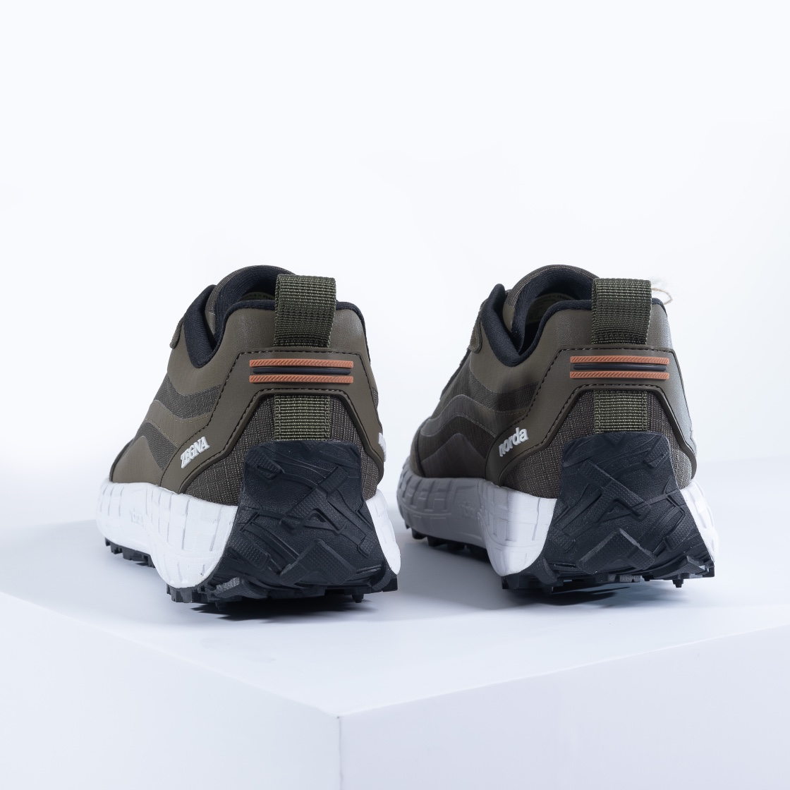 480Ermenegildo Zegna Ermenegildo Zegna Otoño/Invierno Zapatillas deportivas acolchadas impermeables 