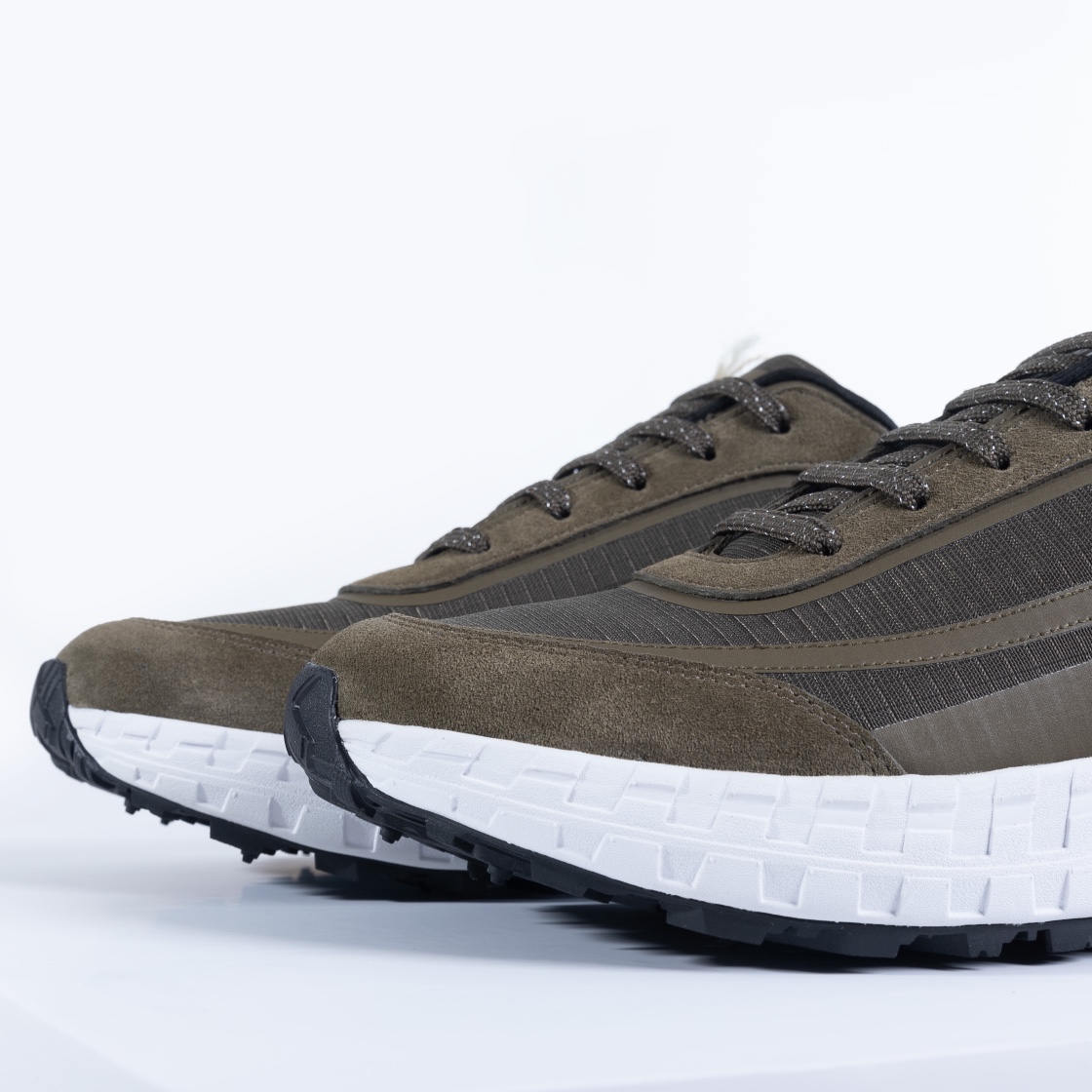 480Ermenegildo Zegna Ermenegildo Zegna Otoño/Invierno Zapatillas deportivas acolchadas impermeables 