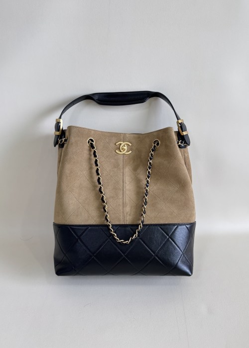 Chanel 25 Métiers d'Art Shopping Bag, Sand & Black, 33x29x11cm 1 Chanel 25 Métiers d'Art Shopping Bag, Sand & Black, 33x29x11cm