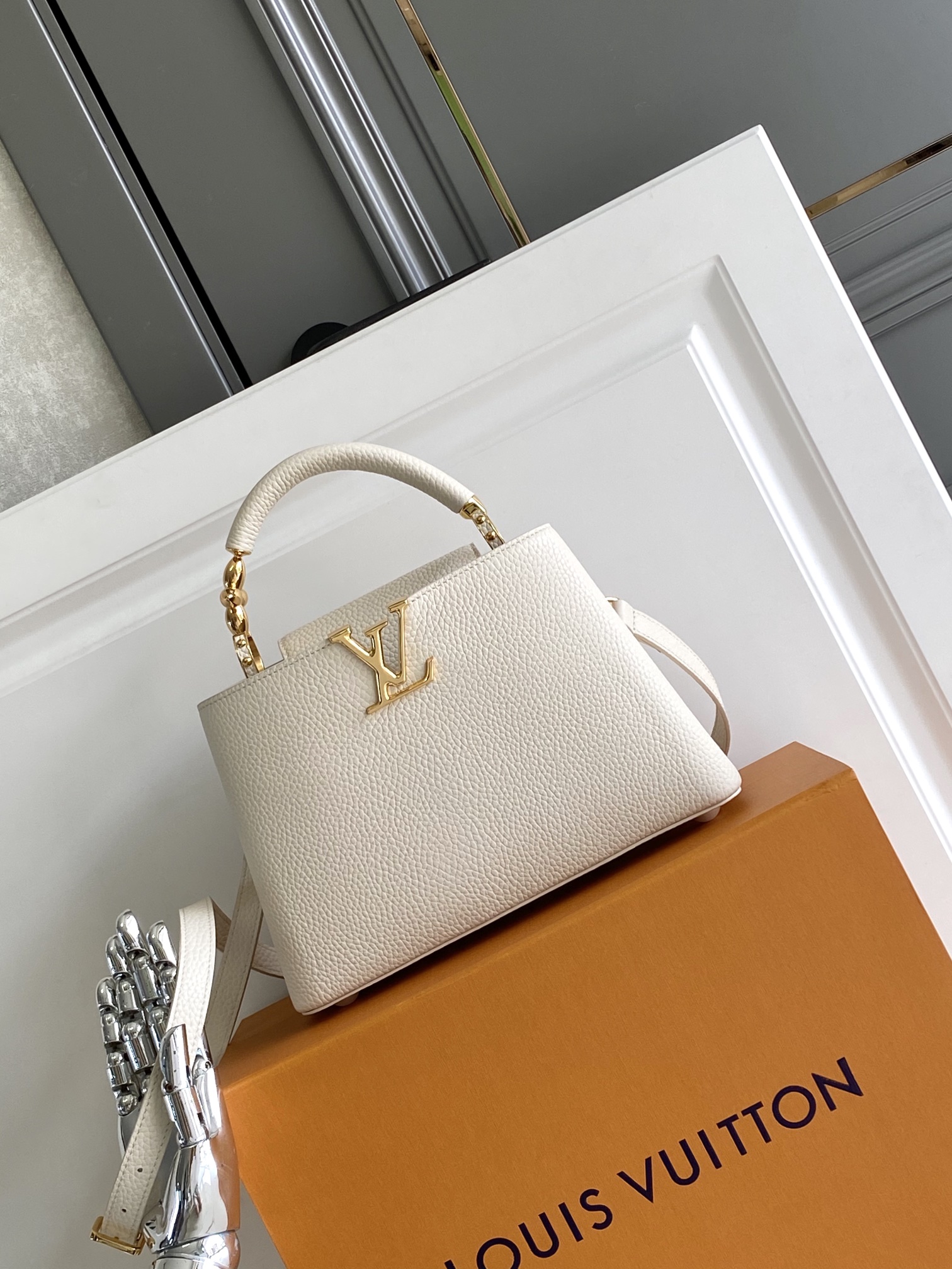 动态芯片款 
24698白