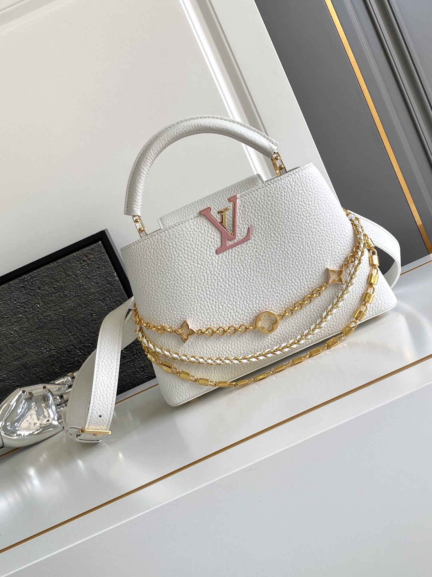 ，动态芯片，特级专供代购，M12345白

详细特征:27x18x9cm（...