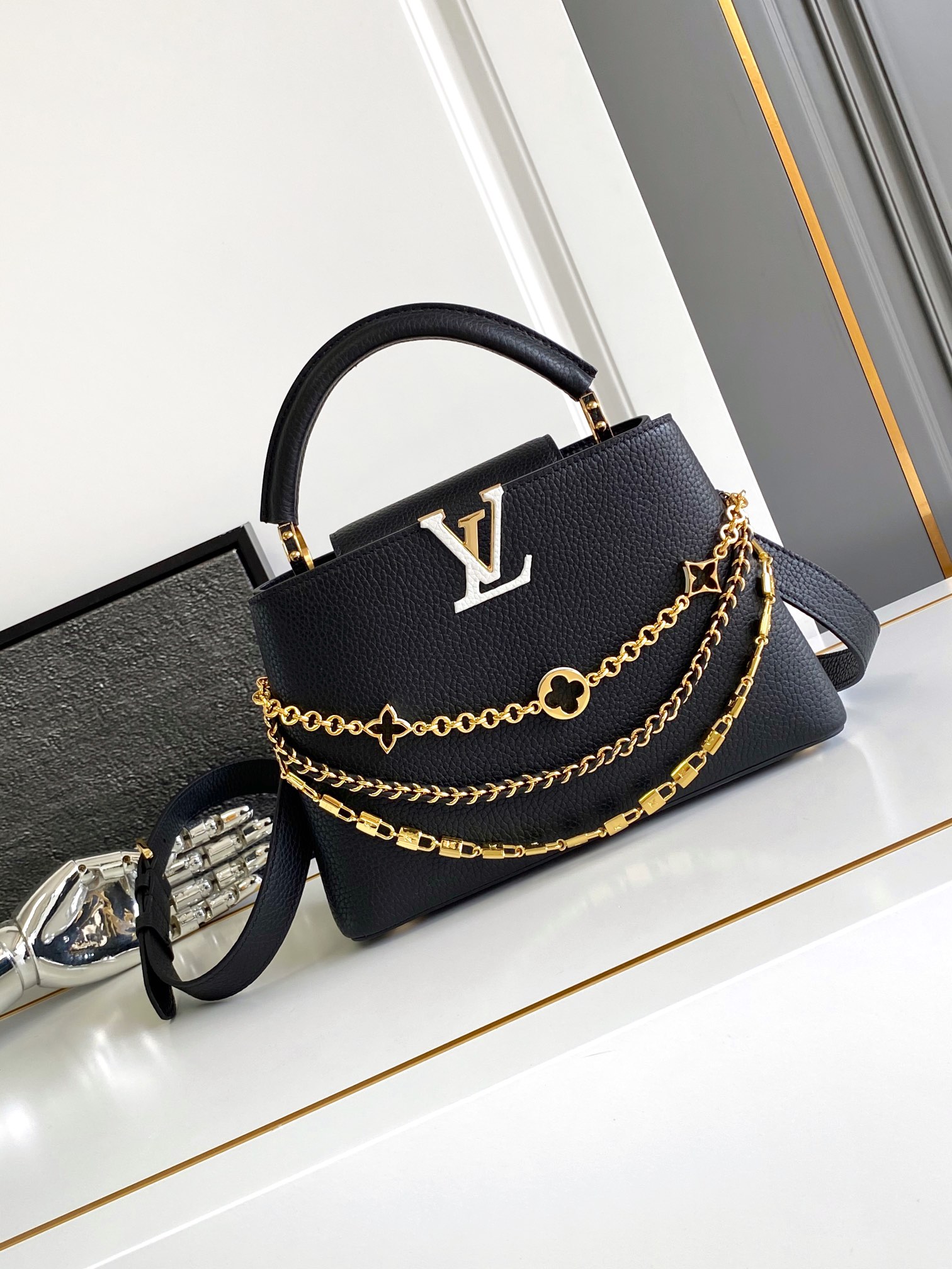 ，动态芯片，特级专供代购，M12345黑

详细特征:27x18x9cm（...