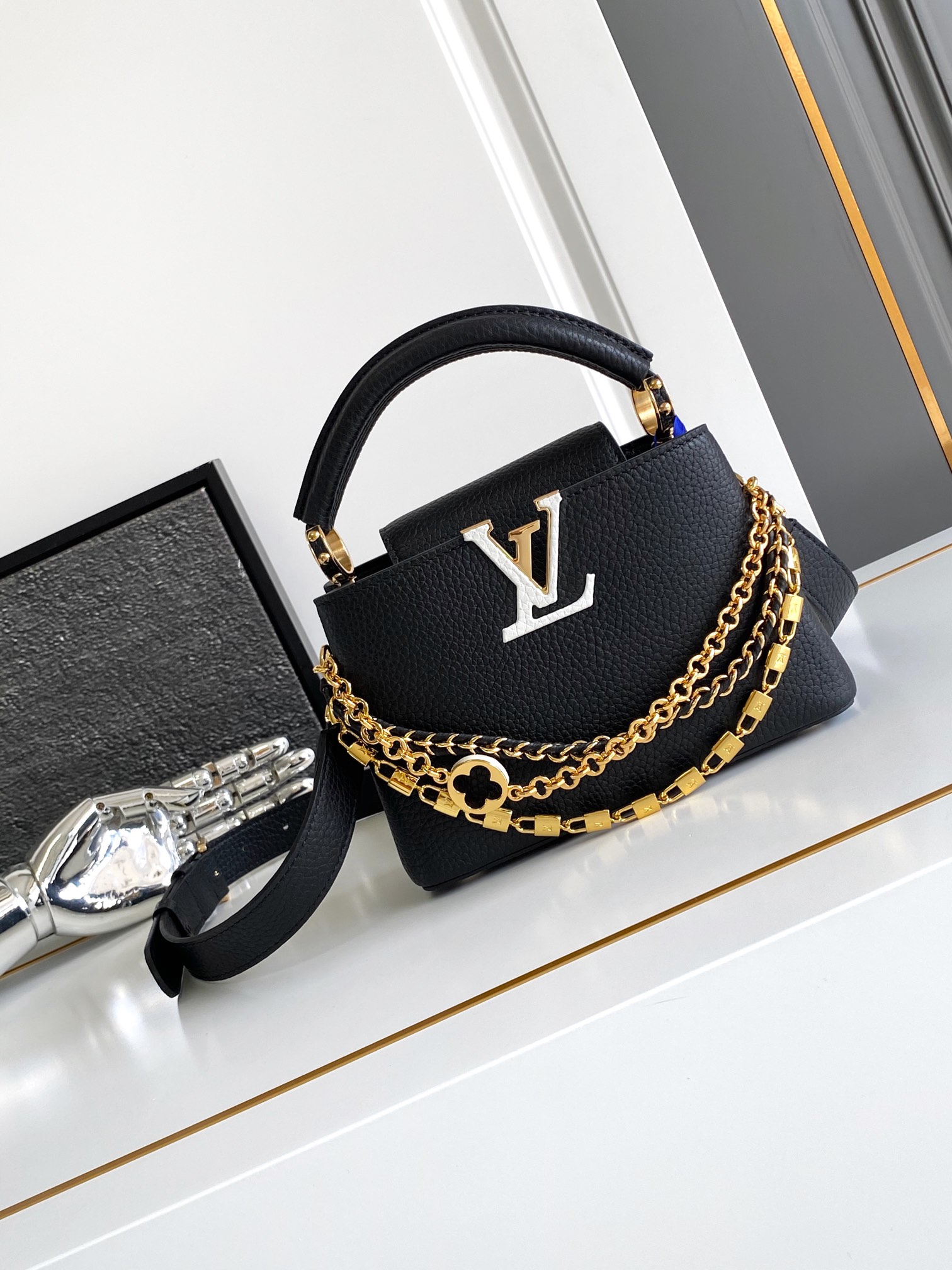 ，动态芯片，特级专供代购，M11906黑

详细特征:21x14x8cm（...