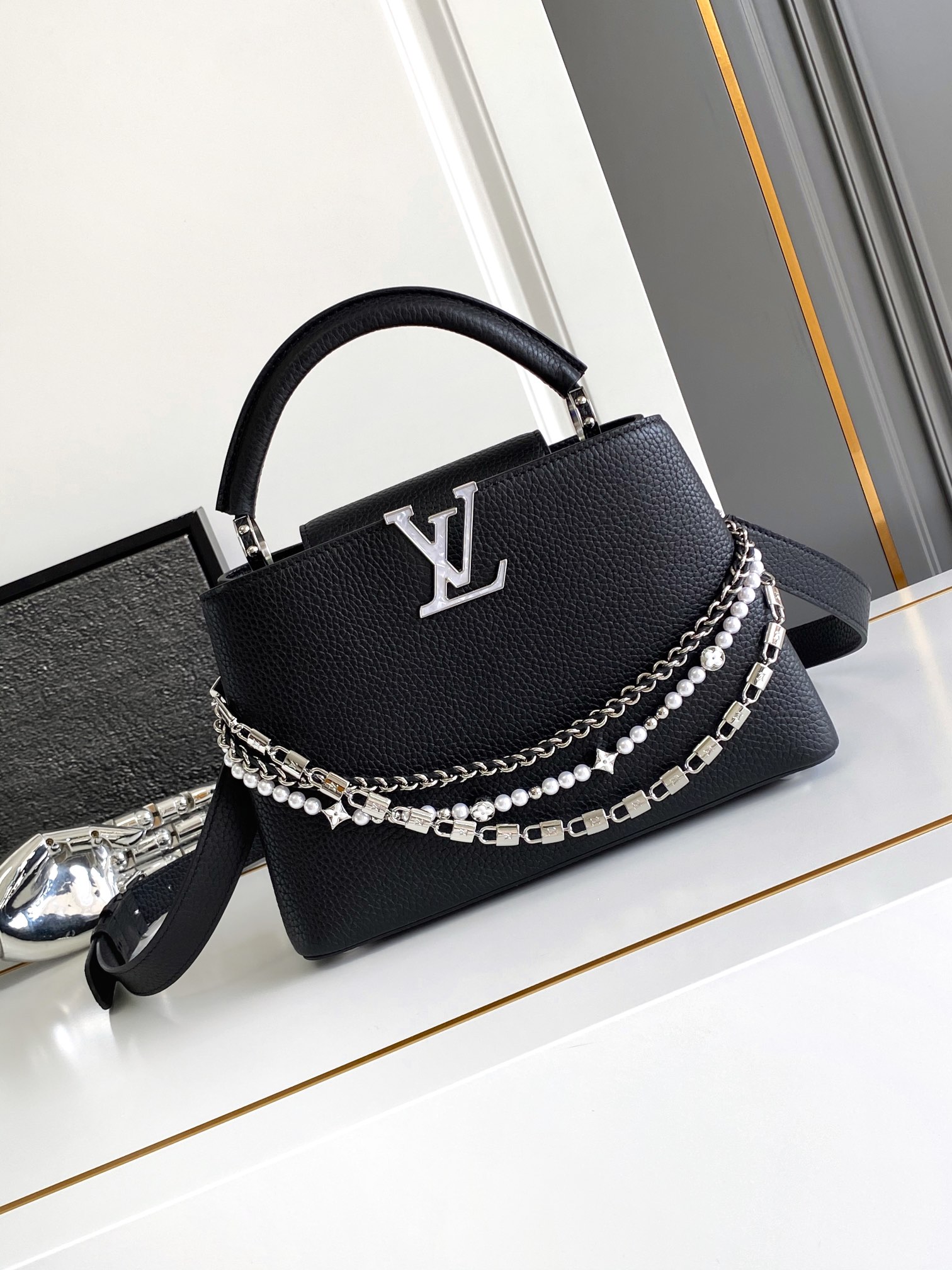 ，动态芯片，特级专供代购，M11909黑

详细特征:27x18x9cm（...