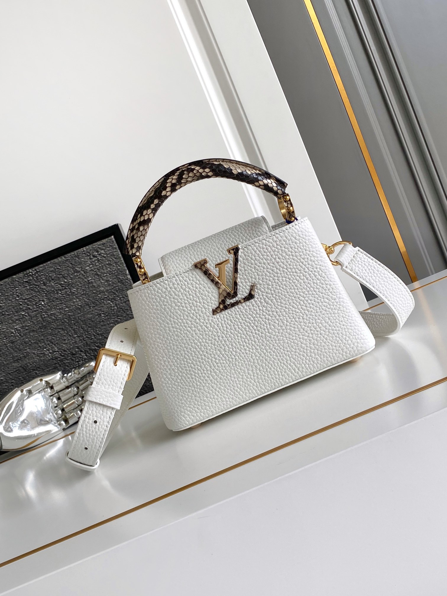 ，动态芯片款，特级原厂，专供代购，M85515白

详细特征:21...