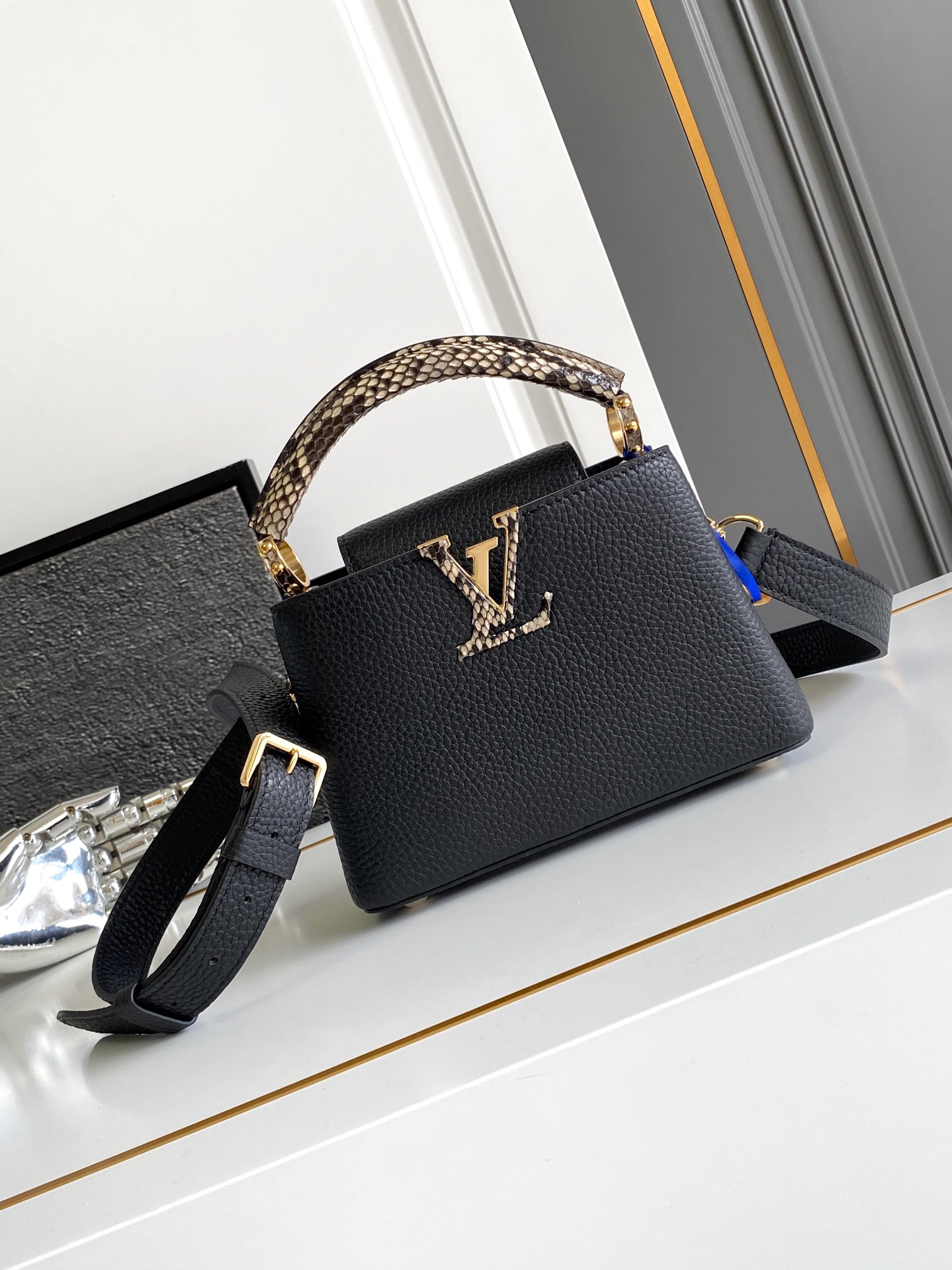 ，动态芯片款，特级原厂，专供代购，M85515黑

详细特征:21...