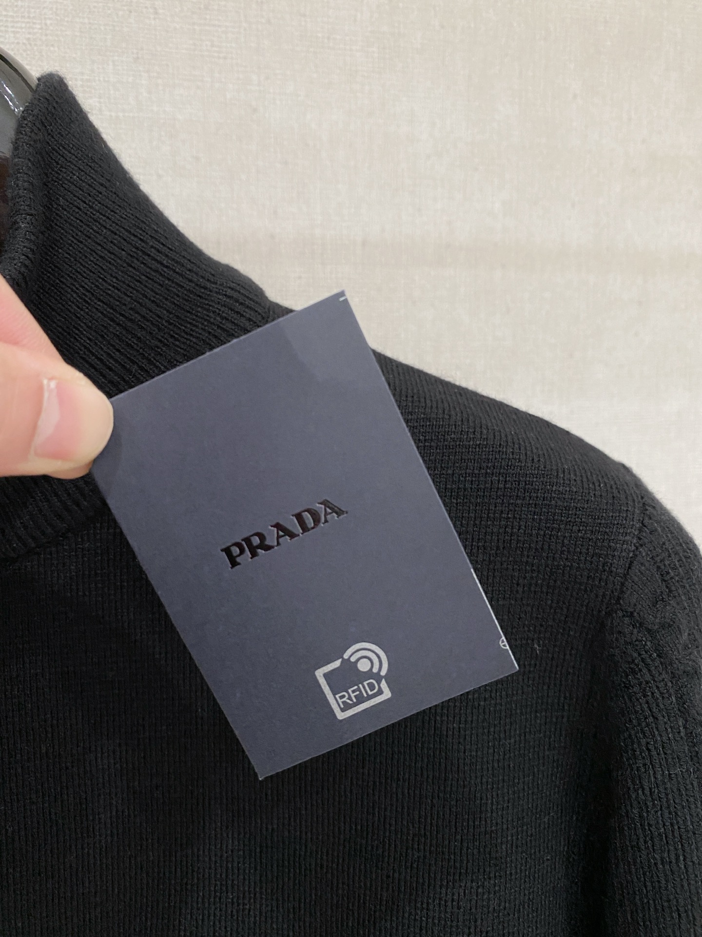 🌾 普拉达 2025秋冬新款 顶级版本 最新款针织羊毛衫独家发售！原版复刻，独家设计，超强工艺！极其奢华