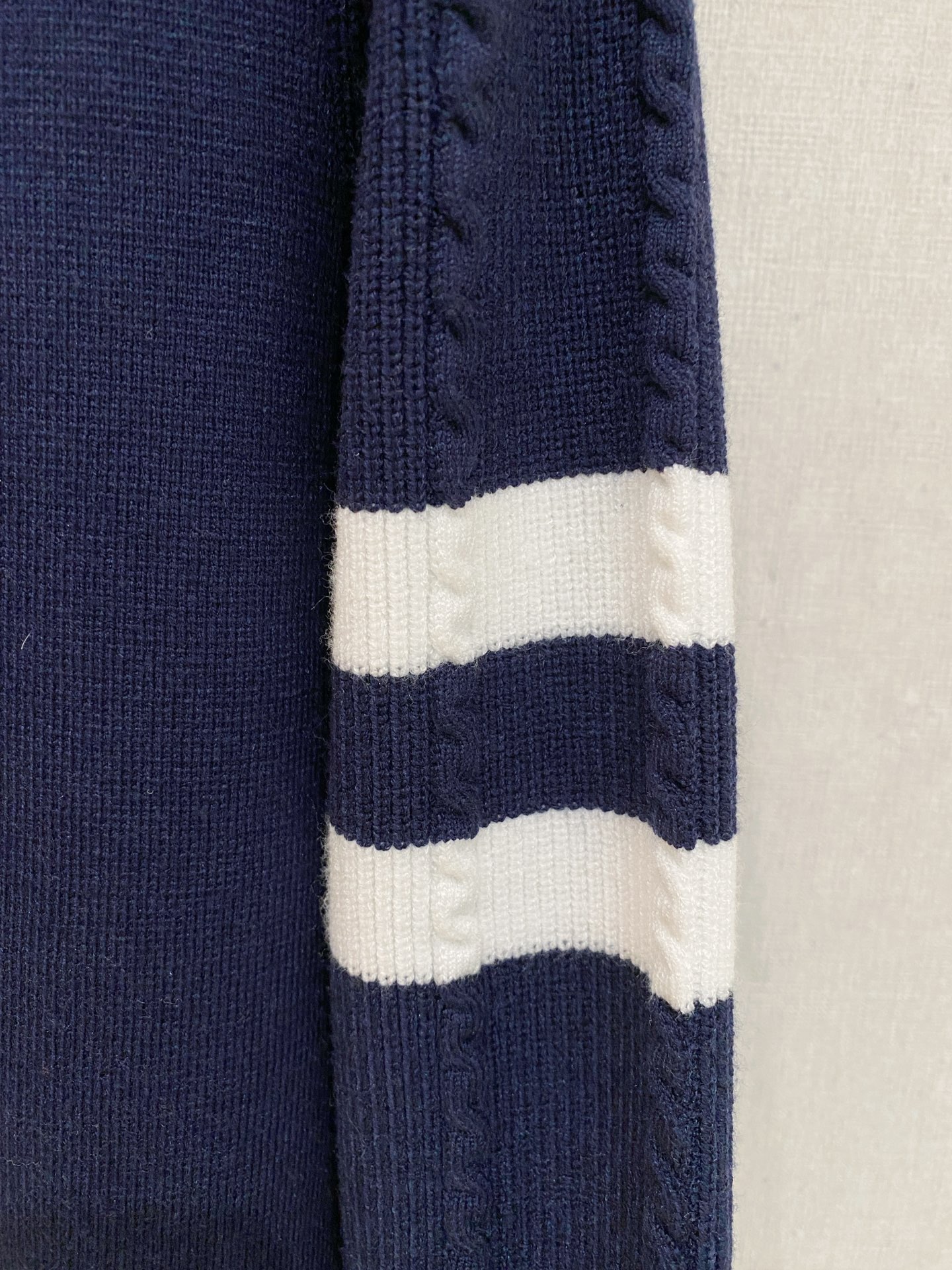 🌾 普拉达 2025秋冬新款 顶级版本 最新款针织羊毛衫独家发售！原版复刻，独家设计，超强工艺！极其奢华