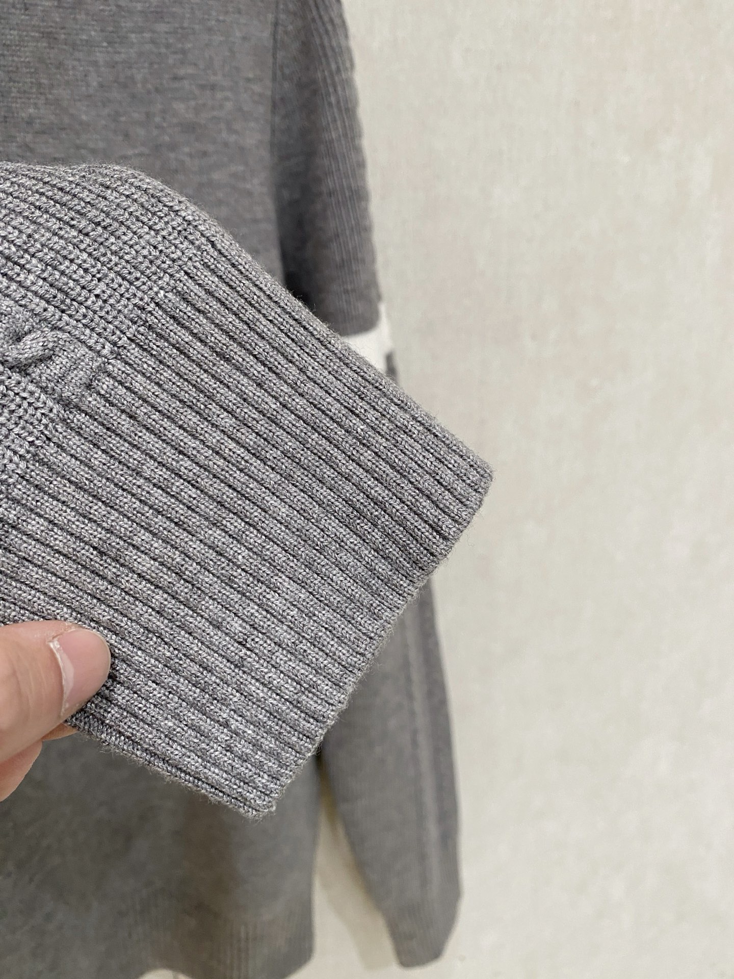 🌾 普拉达 2025秋冬新款 顶级版本 最新款针织羊毛衫独家发售！原版复刻，独家设计，超强工艺！极其奢华