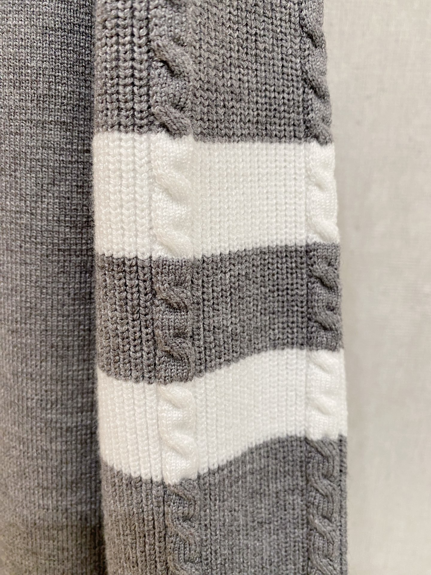 🌾 普拉达 2025秋冬新款 顶级版本 最新款针织羊毛衫独家发售！原版复刻，独家设计，超强工艺！极其奢华