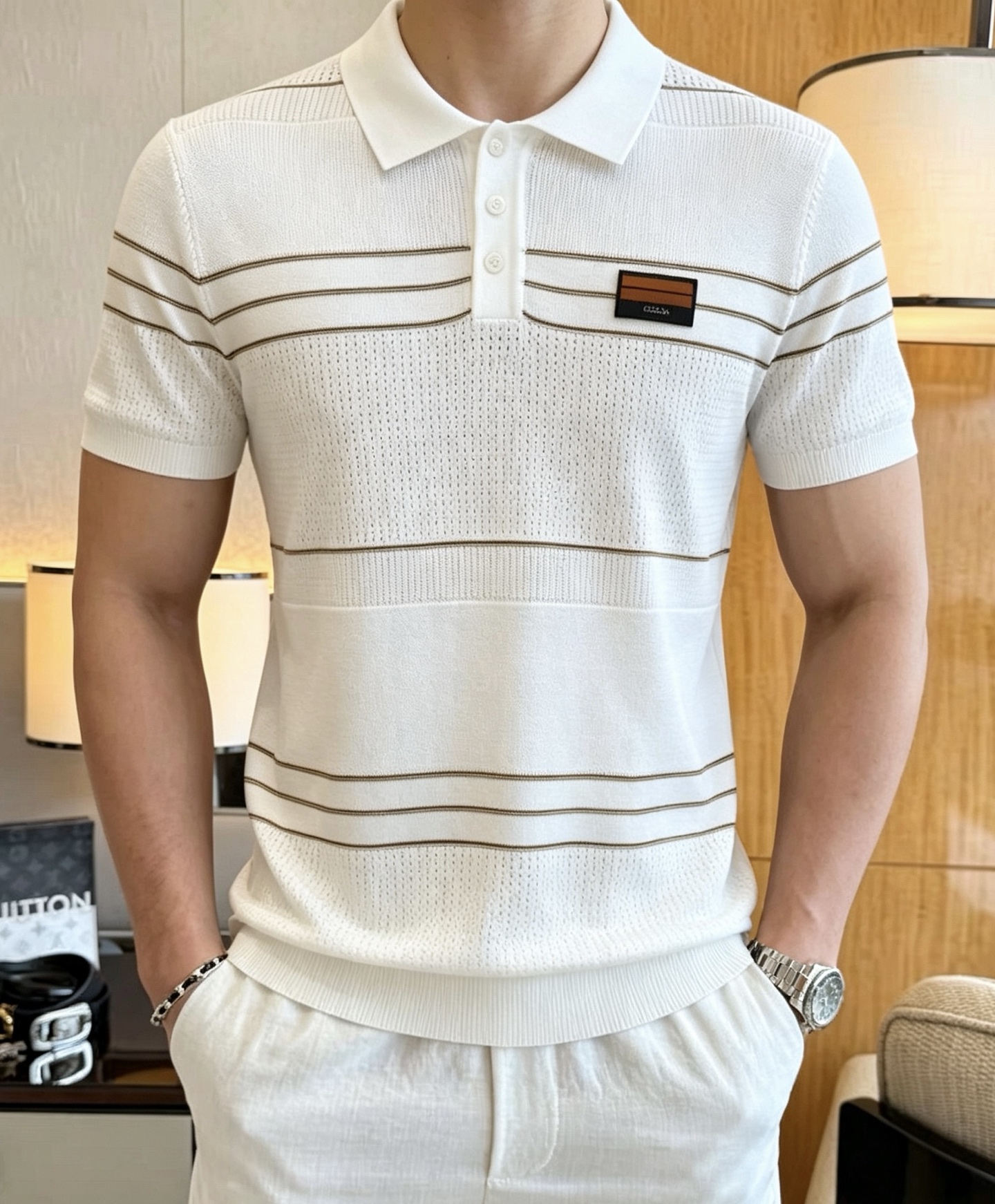 NO:911030,Ermenegildo Zegna's new 'Old Money Style Knitted Short Sleeve', the same style as the official website. Refreshing, breathable and sweat-absorbent. Classic design, simple and without any unnecessary cumbersomeness. It is an indispensable and versatile item in the wardrobe. It is super comfortable to wear, avant-garde and practical to wear. It has exquisite and perfect craftsmanship. It is a classic in the fashion and leisure series!  Size M-XXXL,,zegna,T-shirt,19860909杰尼亚新款《老钱风针织短袖》,官网同款 清爽透气吸汗 经典设计,简约没有任何多余累赘感,衣橱不可缺少的一件百搭单品,穿身上超级舒适,前卫又实穿,精致完美工艺,时尚休闲系列的经典之作！ 尺码M-XXXL,,zegna,T-shirt,,Men's clothing