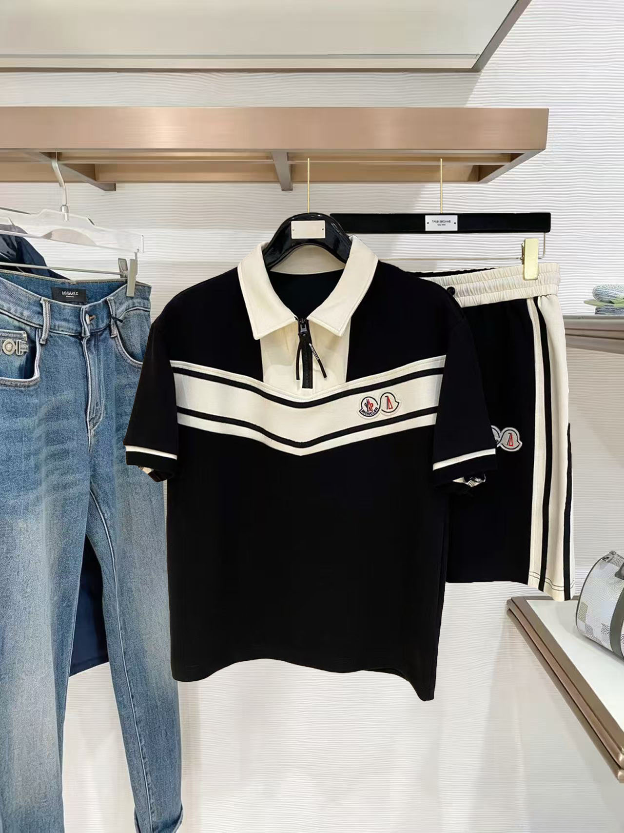 NO:938123,2026 summer latest shorts suit, embroidery design, same style for men and women, classic design short-sleeved suit, customized air layer fabric, soft to the touch, comfortable to wear, fine workmanship. The upper body effect is incomparably handsome, size M-3XL,, shorts, T-shirt,198609092026夏季最新款短裤套装,刺绣设计,男女同款,经典设计短袖套装,定制空气层面料料 手感柔软,穿着舒适,做工精细.上身效果无敌帅气,码数M-3XL,,shorts,T-shirt,,Men's clothing