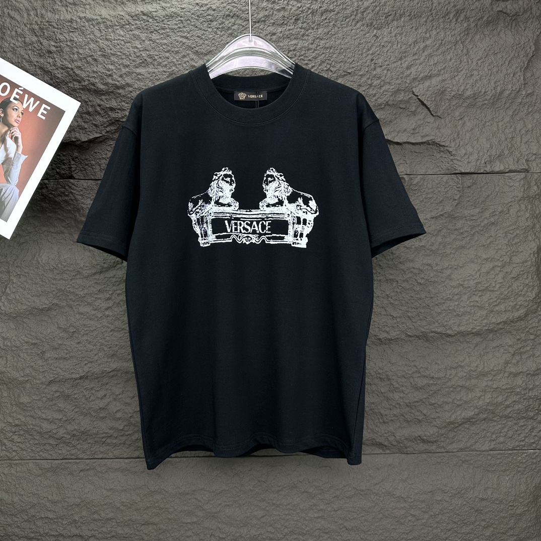 (Cuatro colores) Camiseta de manga corta Versace 2024 nuevo león 🦁️ patrón de letras para parejas 🔥alta versión🔥alta…