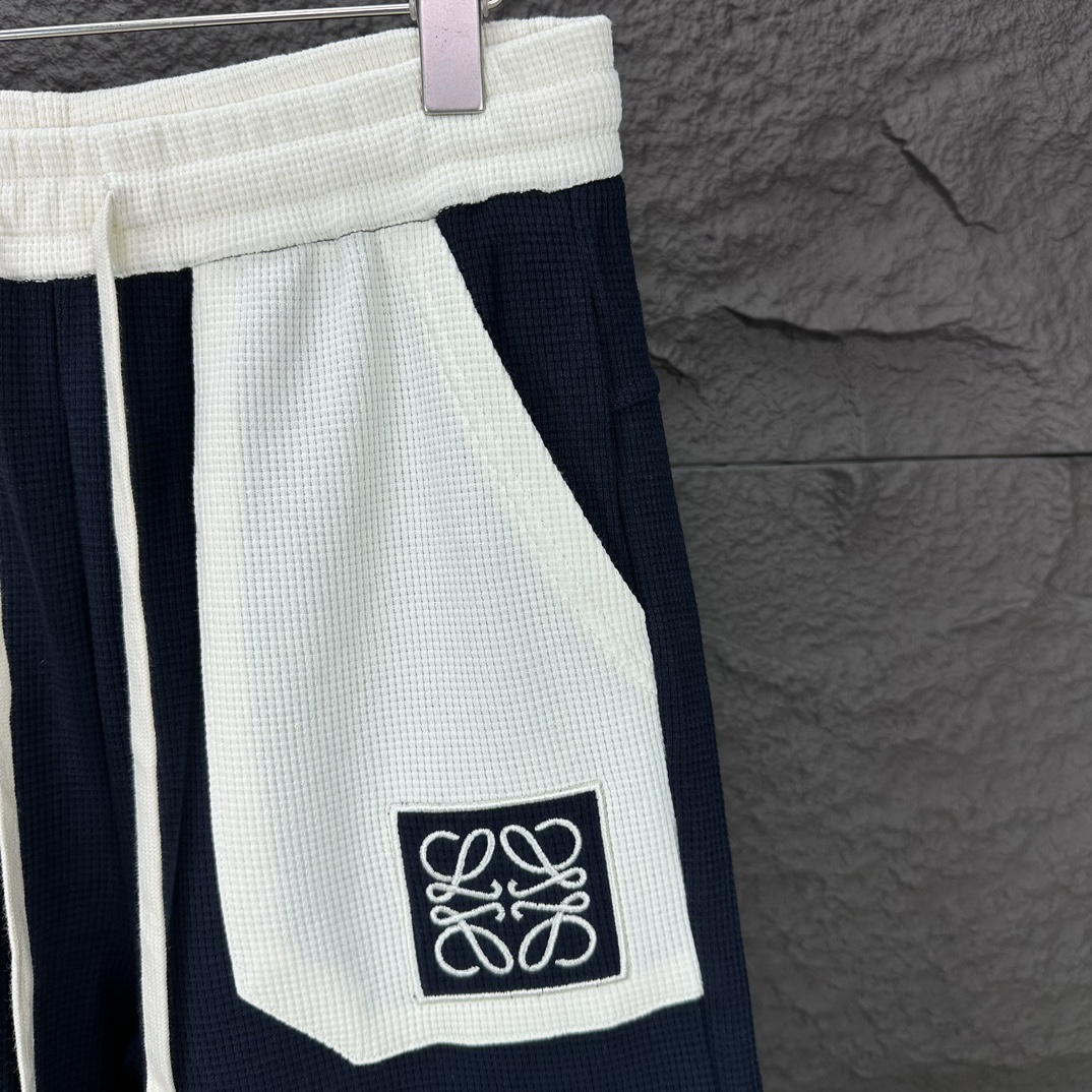 Loewe2024 Waffle Bag Embroidered Couple Shorts: High-End Unisex Fashion Statement - 图片 3
