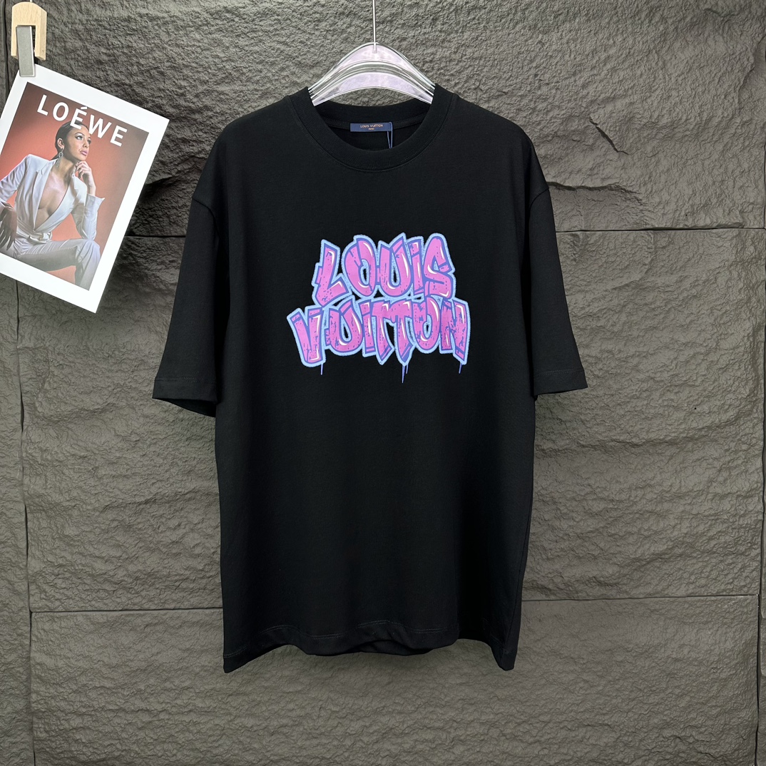 Louis Vuitton AAA+
 Ropa Camiseta Negro Blanco Impresión Universal para hombres y mujeres Fashion Manga corta