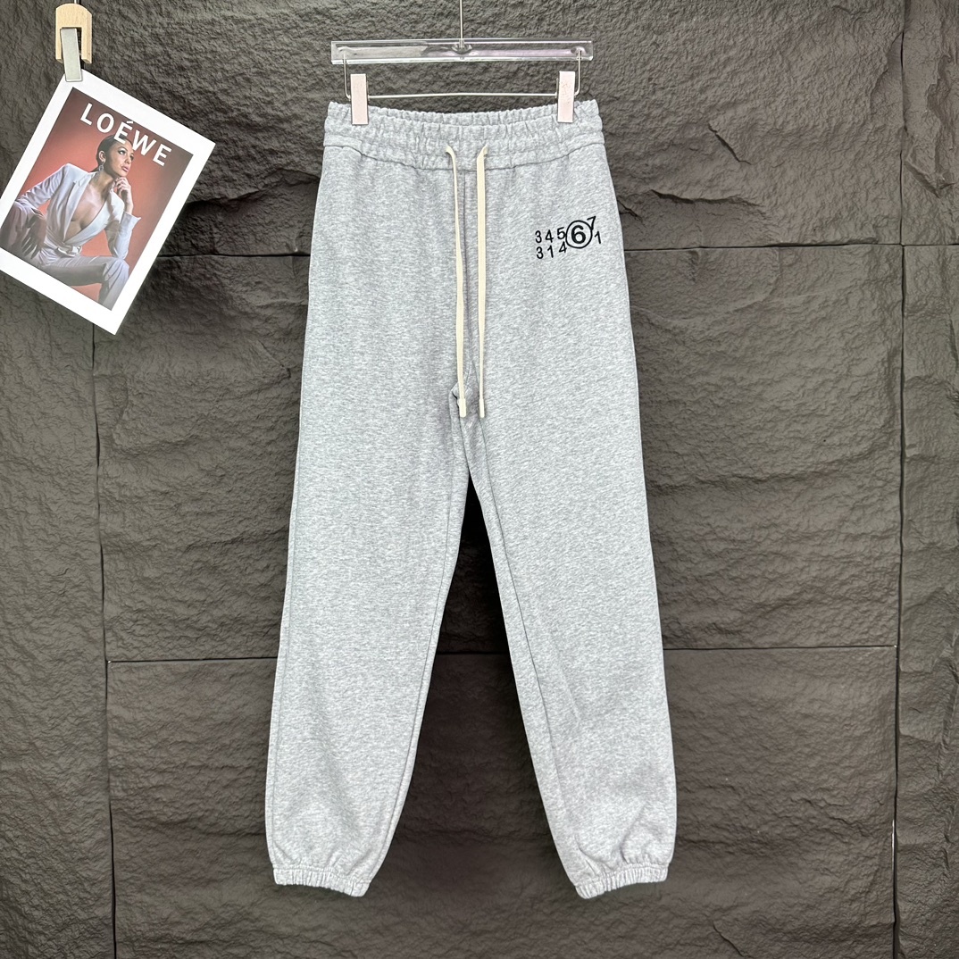 Pantalones largos de edición limitada con logo bordado para parejas, nuevo modelo 2024 de Margiela. 🔥Versión alta🔥Ver…