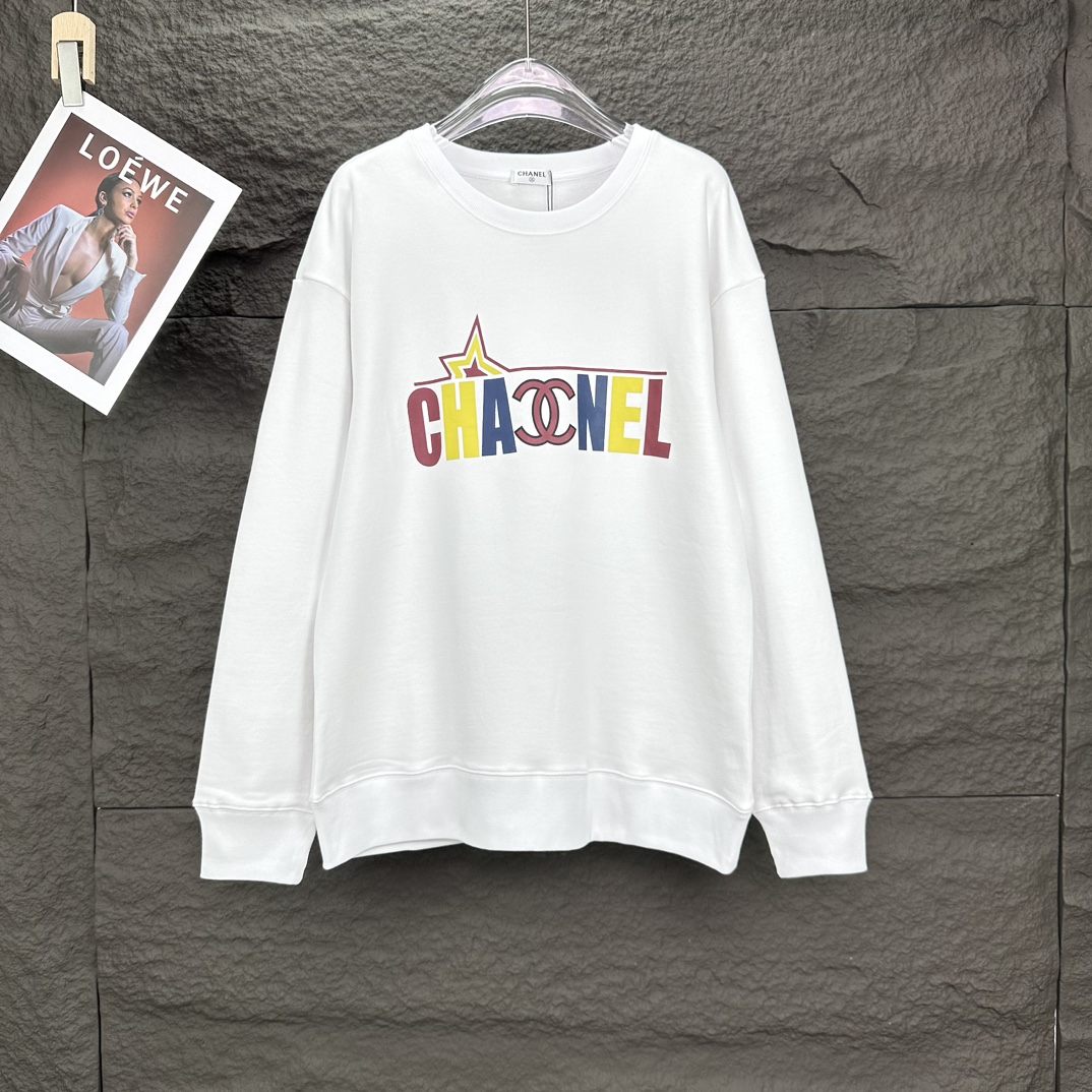 Chanel’s 2024 High-End Letter Logo Apparel Collection: High Quality and Fashionable Unisex Designs - 图片 1
