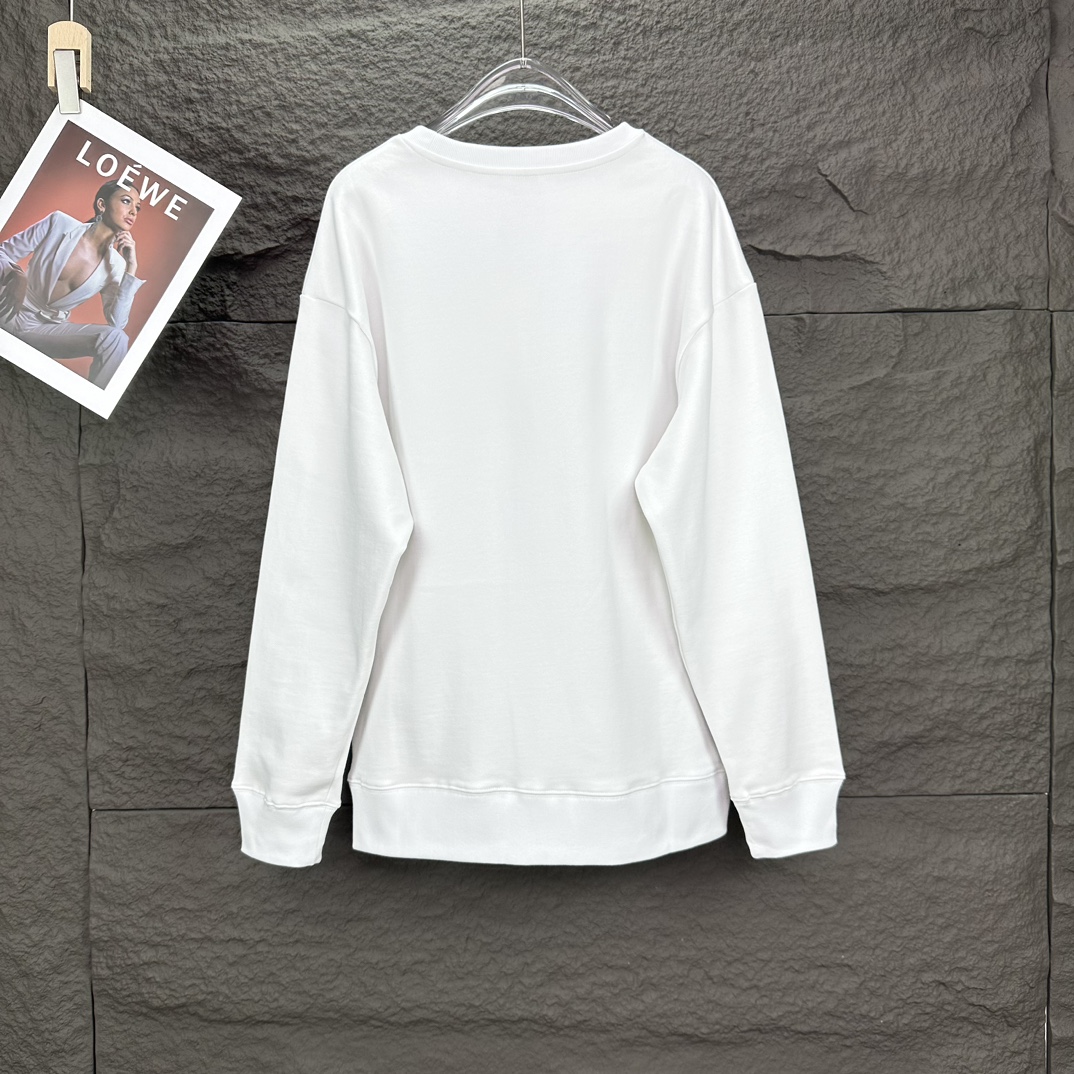 Chanel’s 2024 High-End Letter Logo Apparel Collection: High Quality and Fashionable Unisex Designs - 图片 2