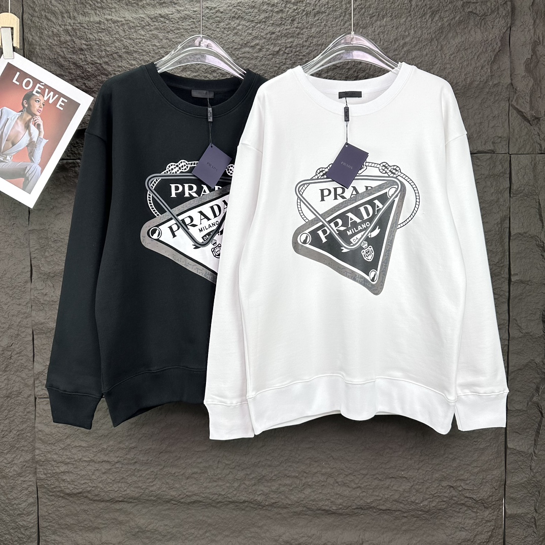 2024 Prada New Logo Round Collar Couple’s High-End Fashion Shirt - 图片 9