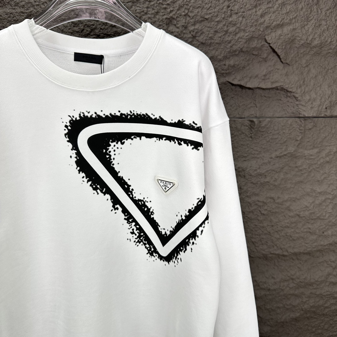 2024 Prada Triangular Insignia: High-End Fashion for Men and Women - 图片 5