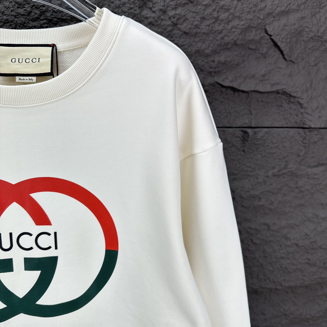 High-end GUCCI Apparel with New Letter Logo: Ancient Cortex Couple’s Fashion Statement - 图片 4