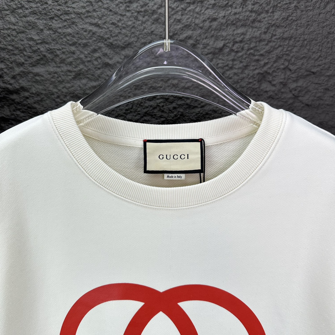 High-end GUCCI Apparel with New Letter Logo: Ancient Cortex Couple’s Fashion Statement - 图片 3