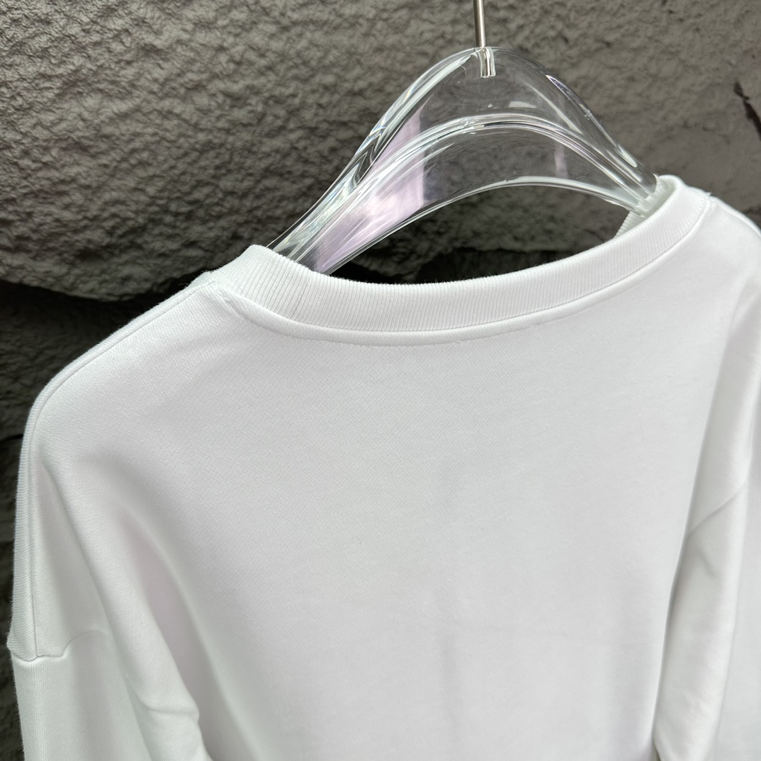 DIORdeo 2024 High-End Hand-Drawn Logo Couple’s Apparel: Features and Options - 图片 8