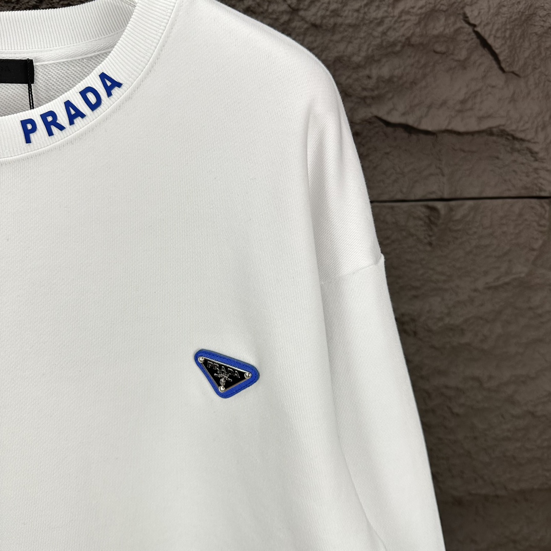 Prada Unveils High-End Triangular Emblem 2024 Collection - 图片 4