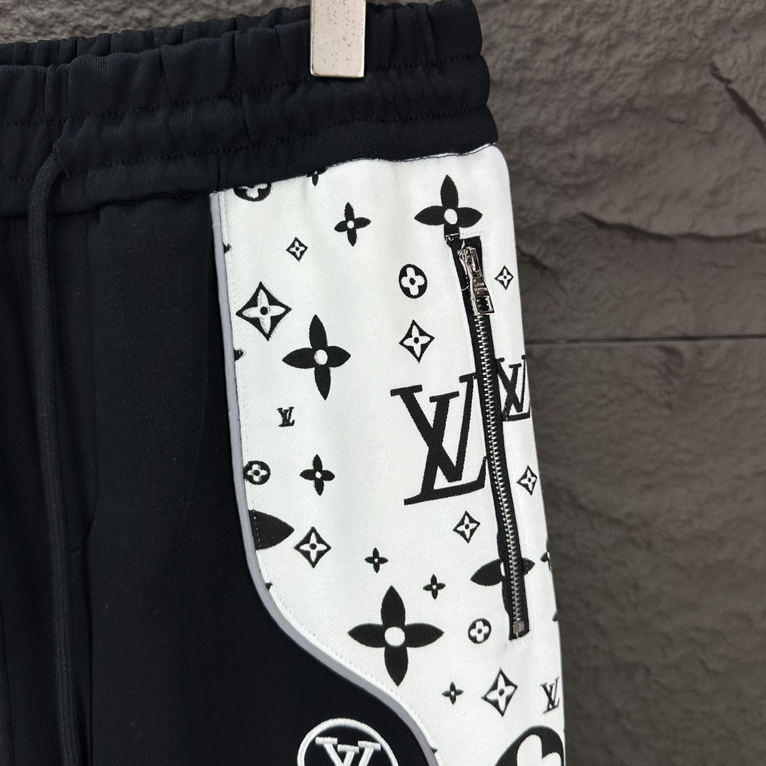 Louis Vuitton 2024 Cosmopolitan Zipper Bag & Couple Pants: High-End Fashion Essentials - 图片 5
