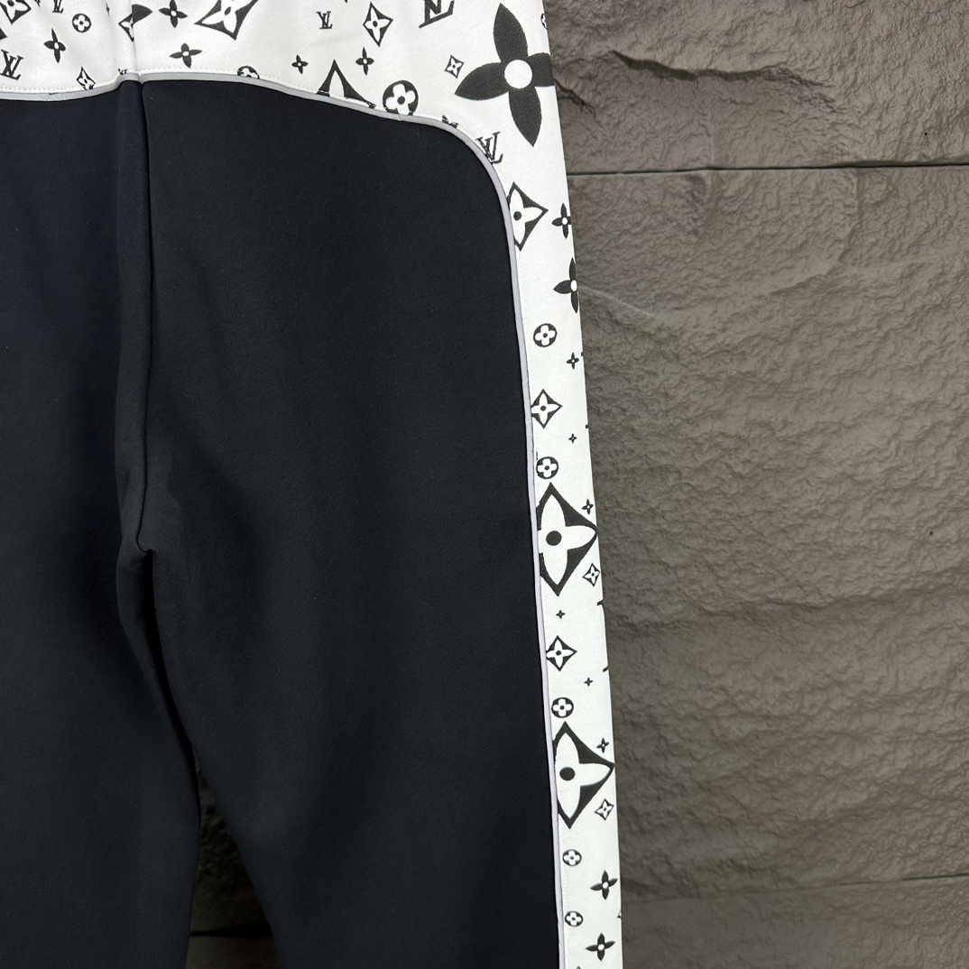Louis Vuitton 2024 Cosmopolitan Zipper Bag & Couple Pants: High-End Fashion Essentials - 图片 8